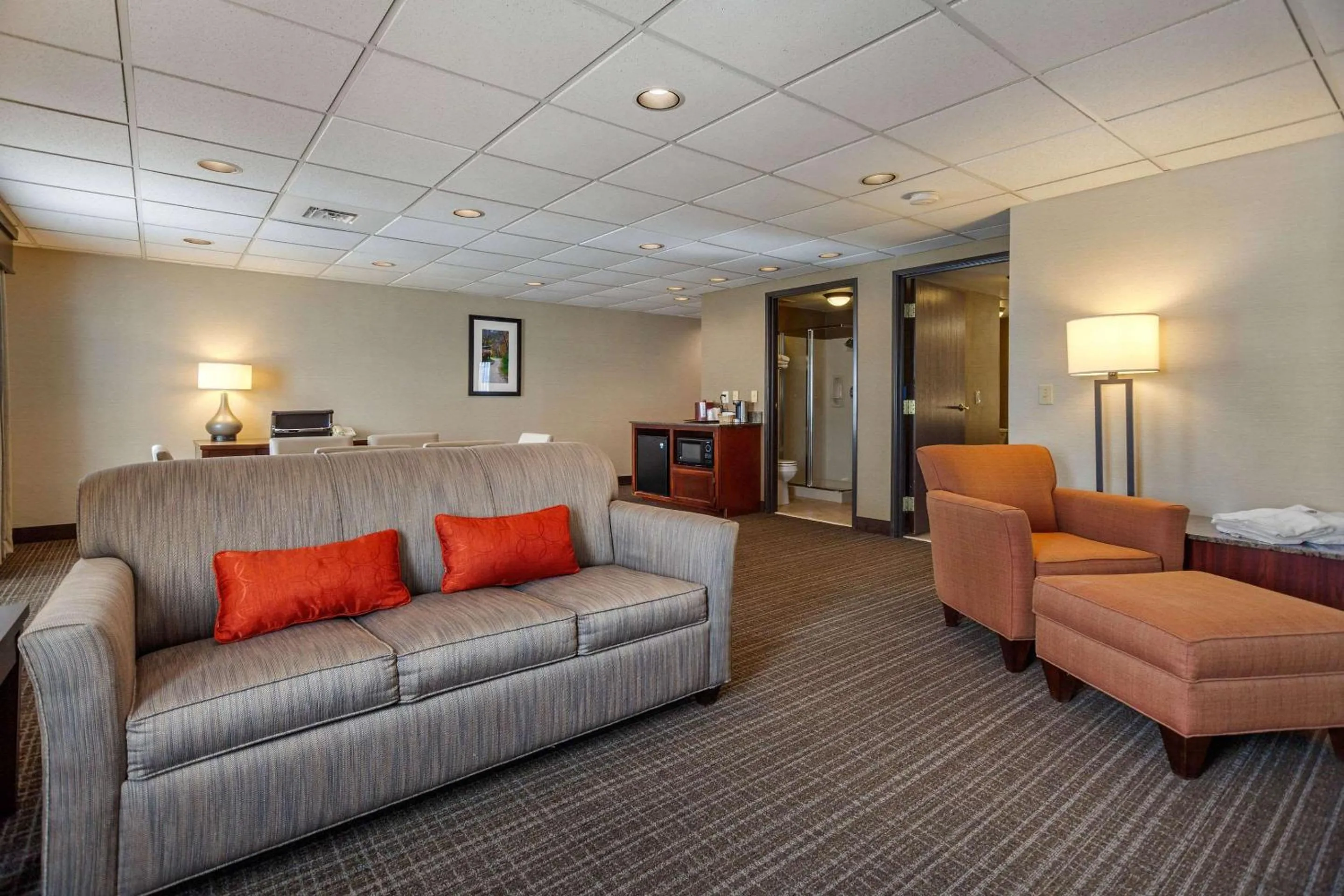 Photo of the whole room in Comfort Suites Green Bay West