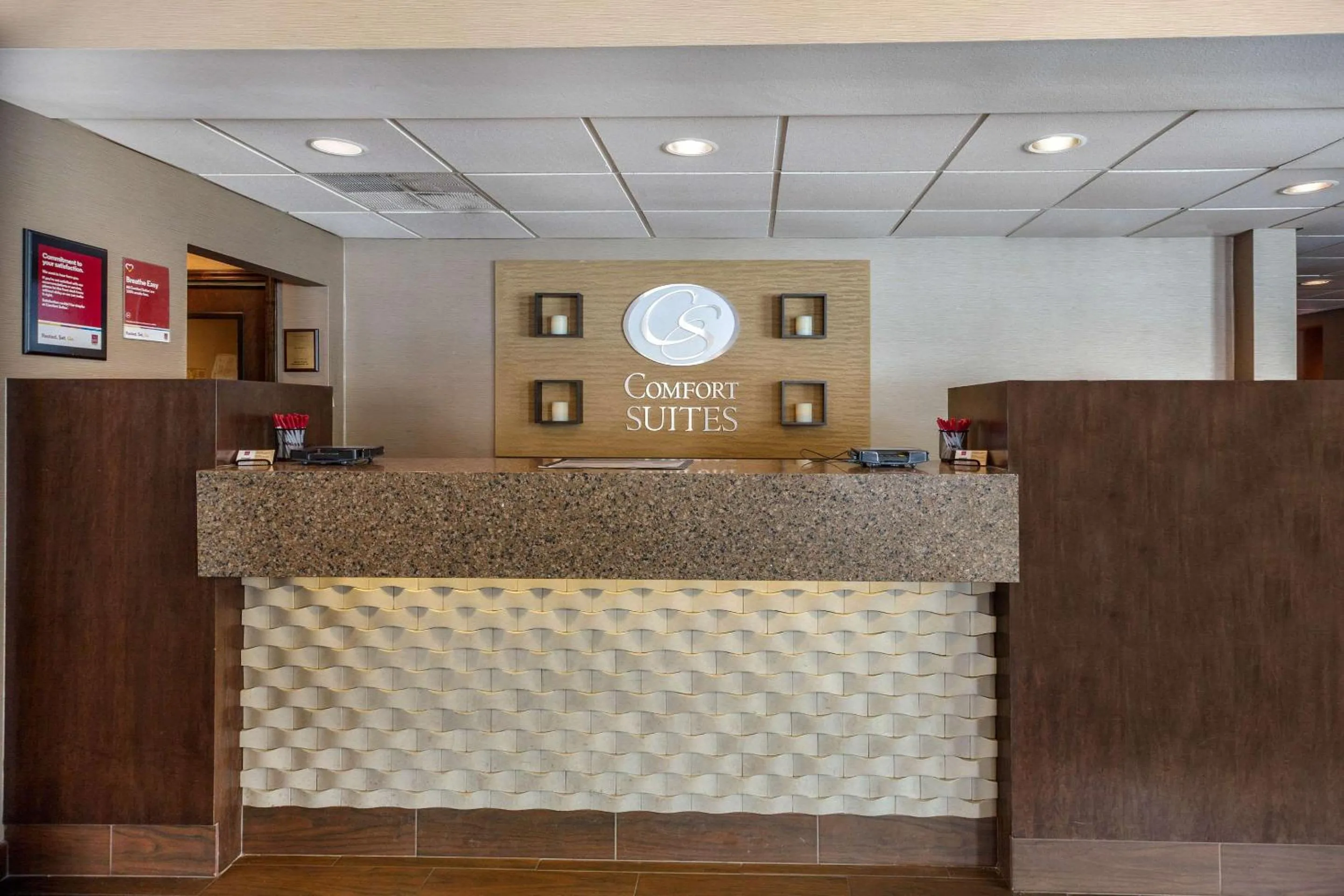 Lobby or reception in Comfort Suites Green Bay West
