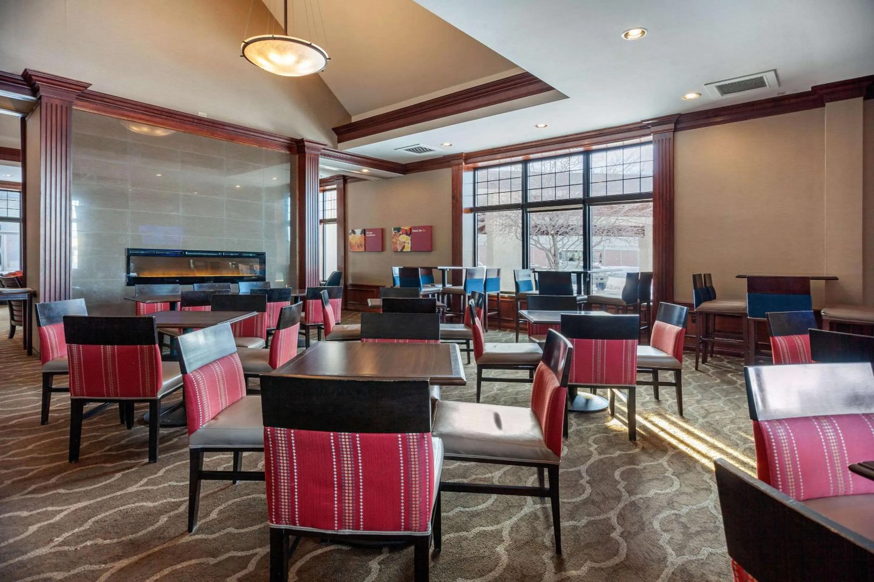 Restaurant/places to eat in Comfort Suites Green Bay West
