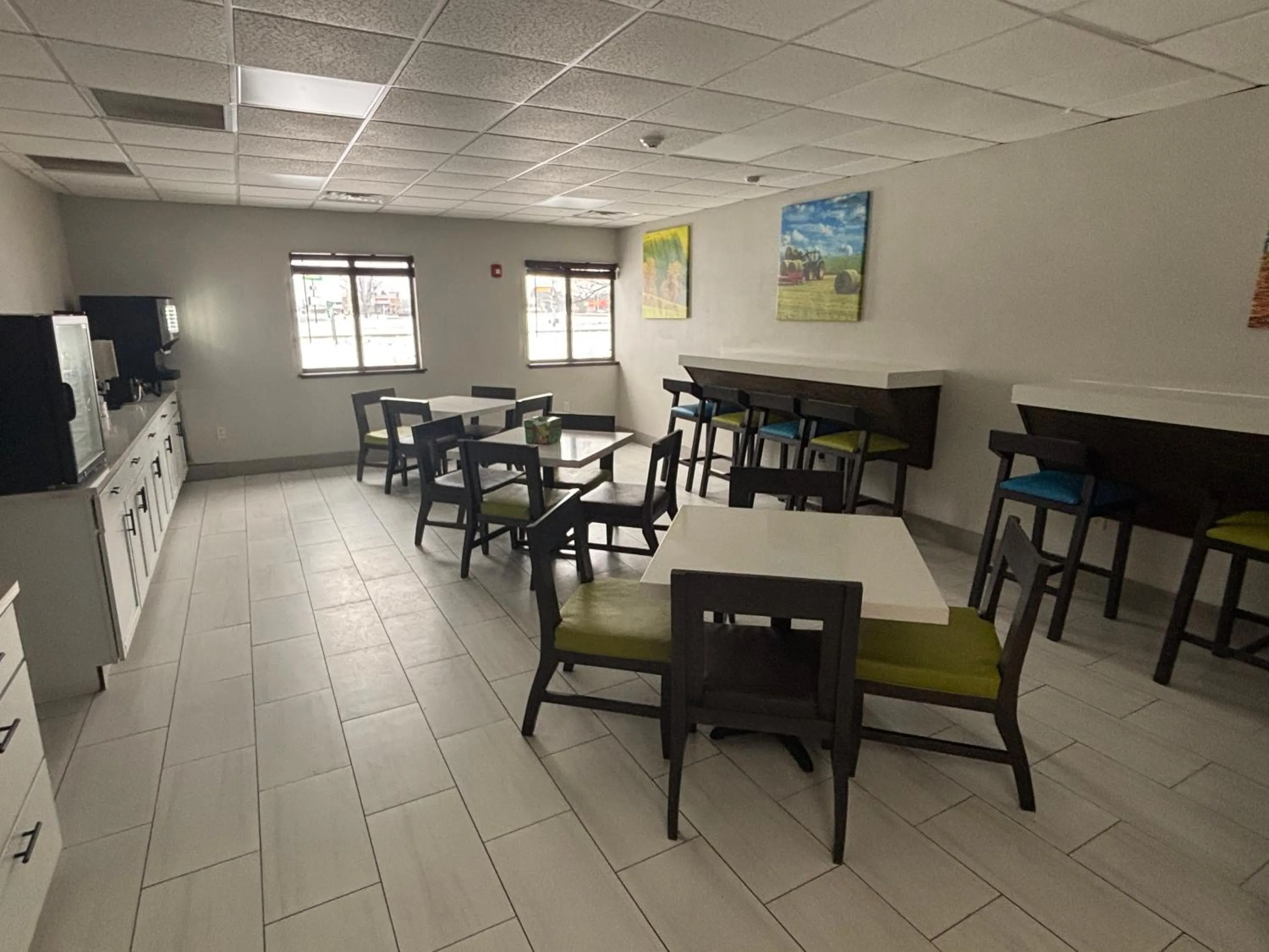 Breakfast in Red Roof Inn & Suites Tomah