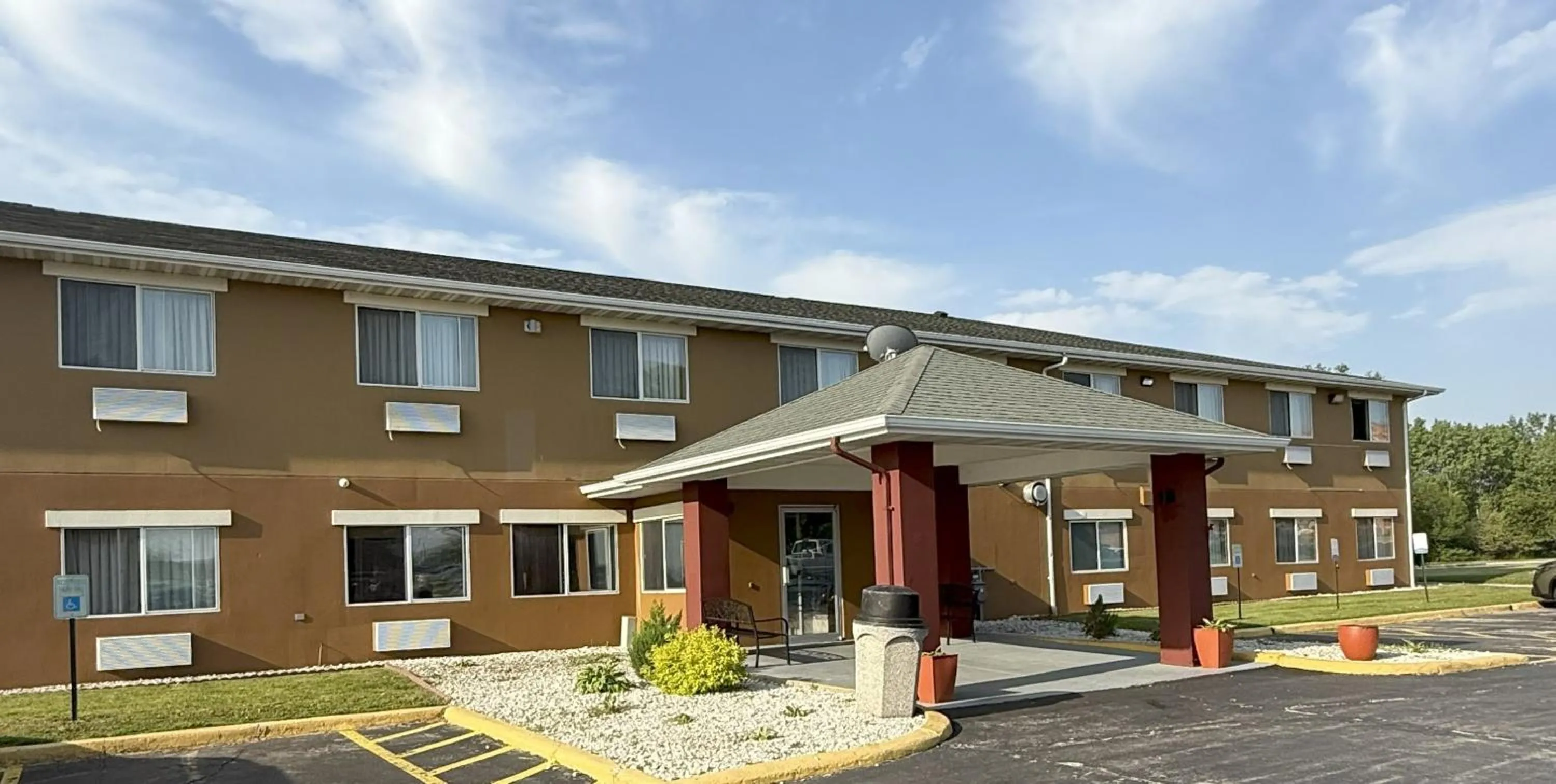 Property building in Quality Inn Manitowoc
