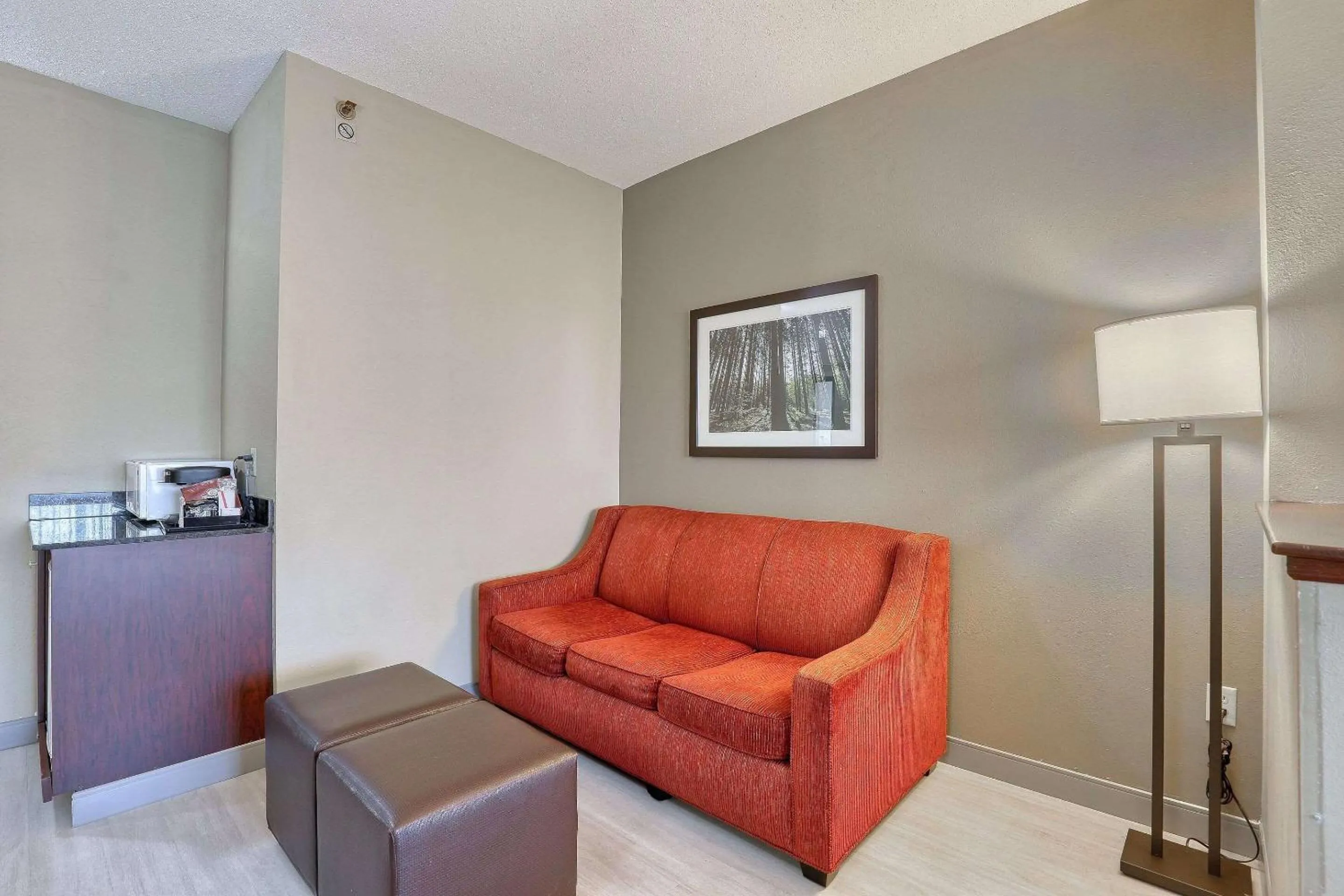 Bedroom in Comfort Suites Madison West - Middleton