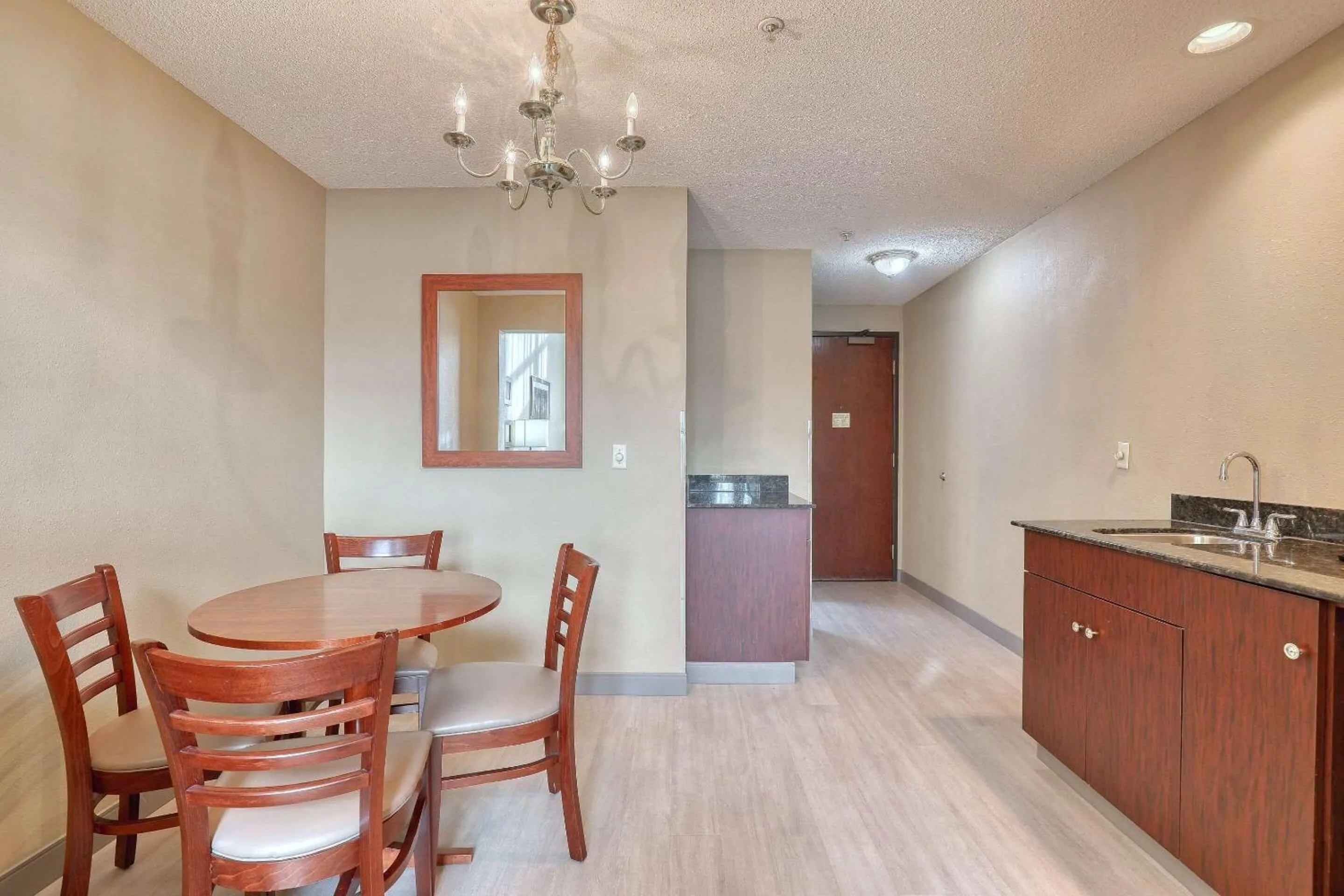 Bedroom in Comfort Suites Madison West - Middleton