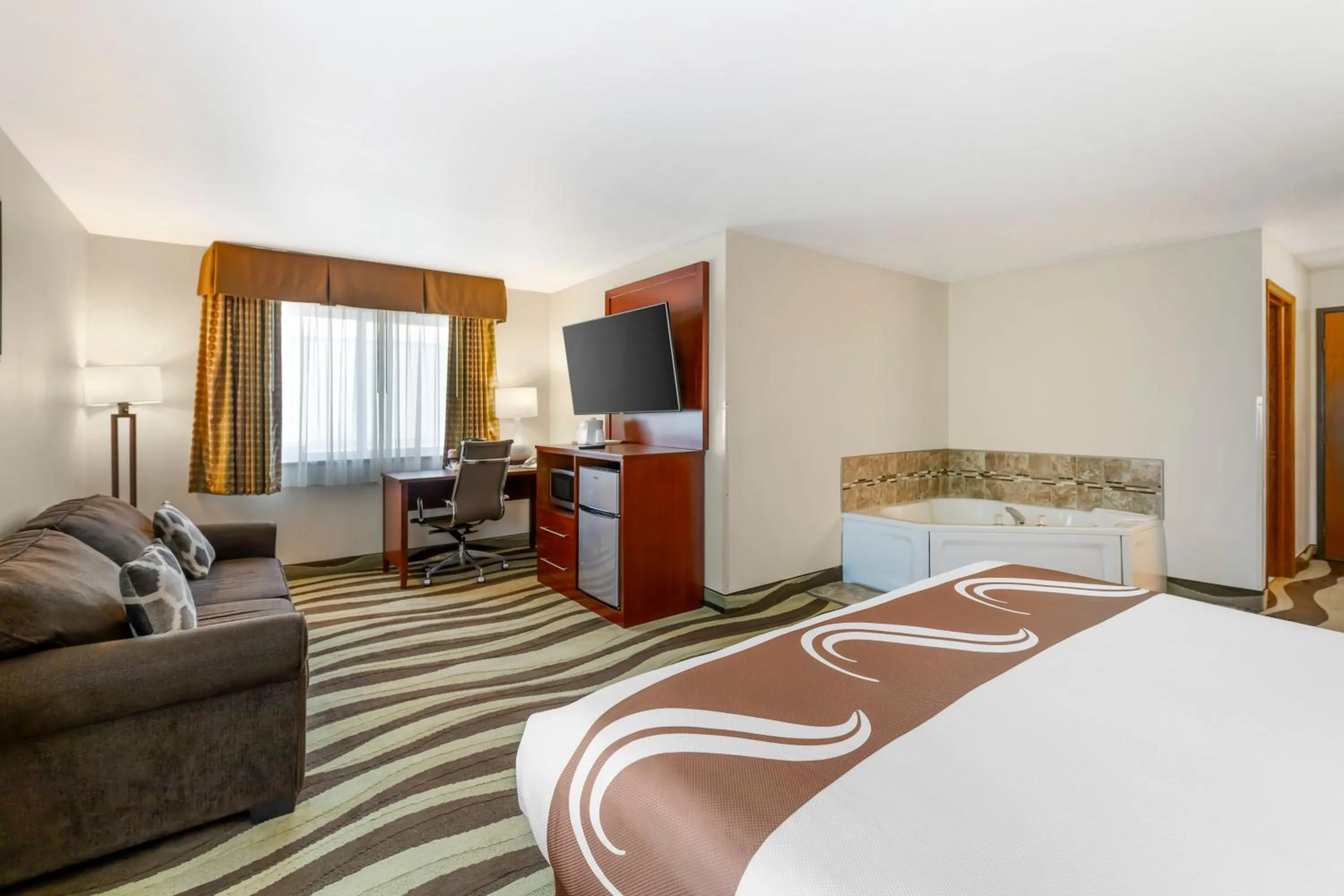 Bed in Quality Inn & Suites Stoughton - Madison South