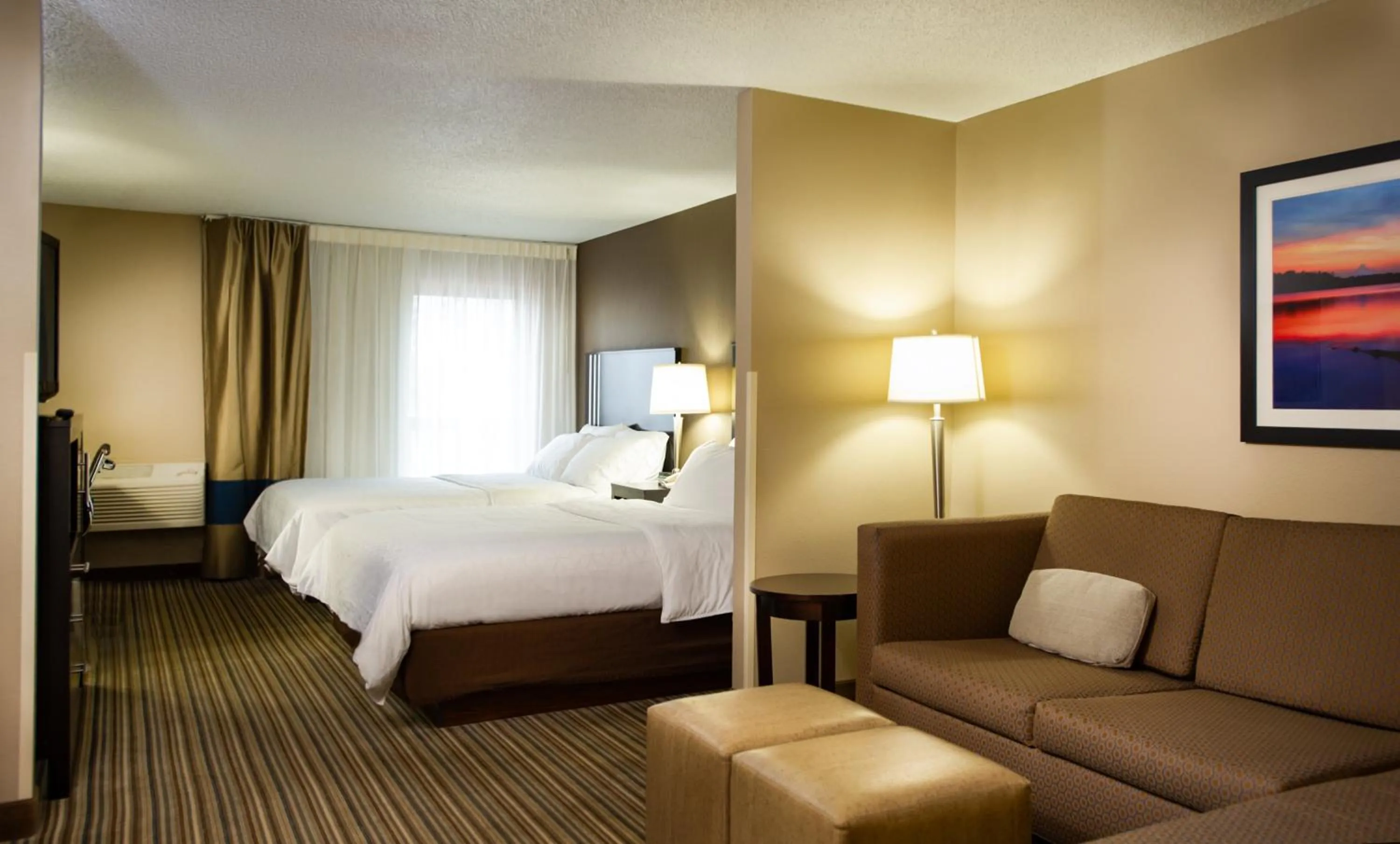 Photo of the whole room, Bed in Holiday Inn Express & Suites Hayward by IHG