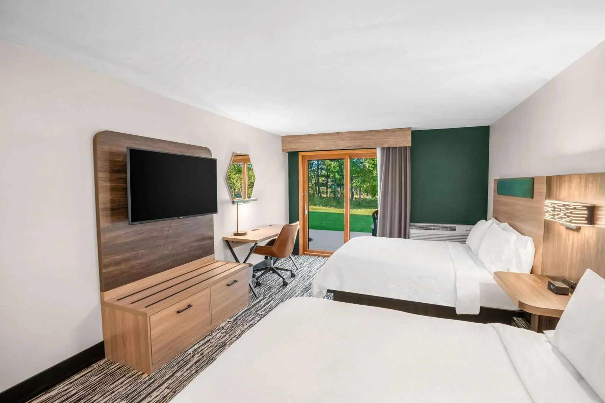 Photo of the whole room, Bed in Holiday Inn Express & Suites Hayward by IHG