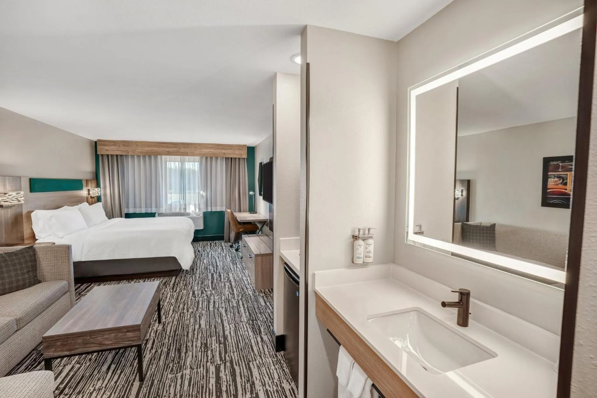 Photo of the whole room, Bed in Holiday Inn Express & Suites Hayward by IHG