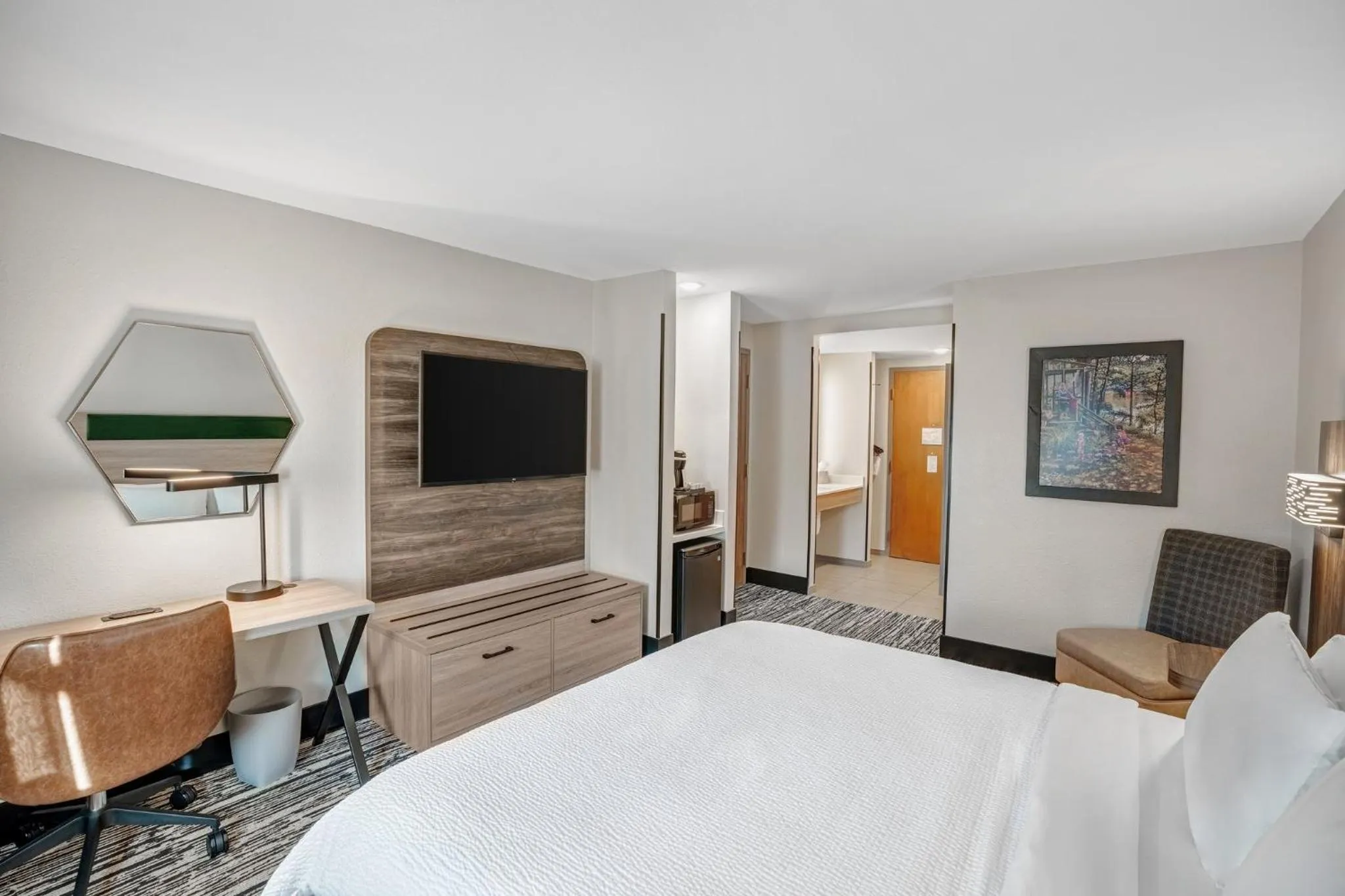 Photo of the whole room, Bed in Holiday Inn Express & Suites Hayward by IHG