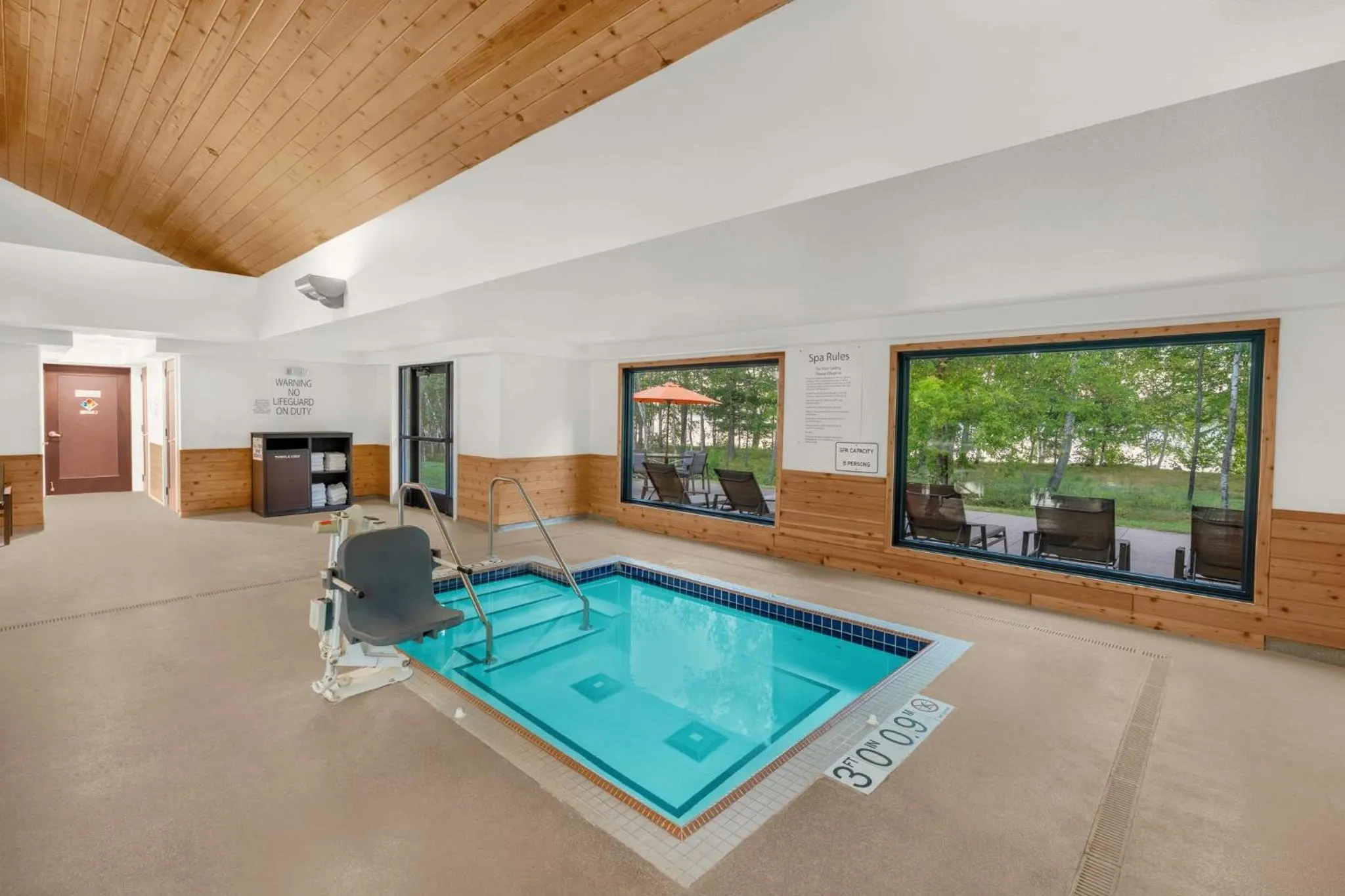 Swimming pool in Holiday Inn Express & Suites Hayward by IHG
