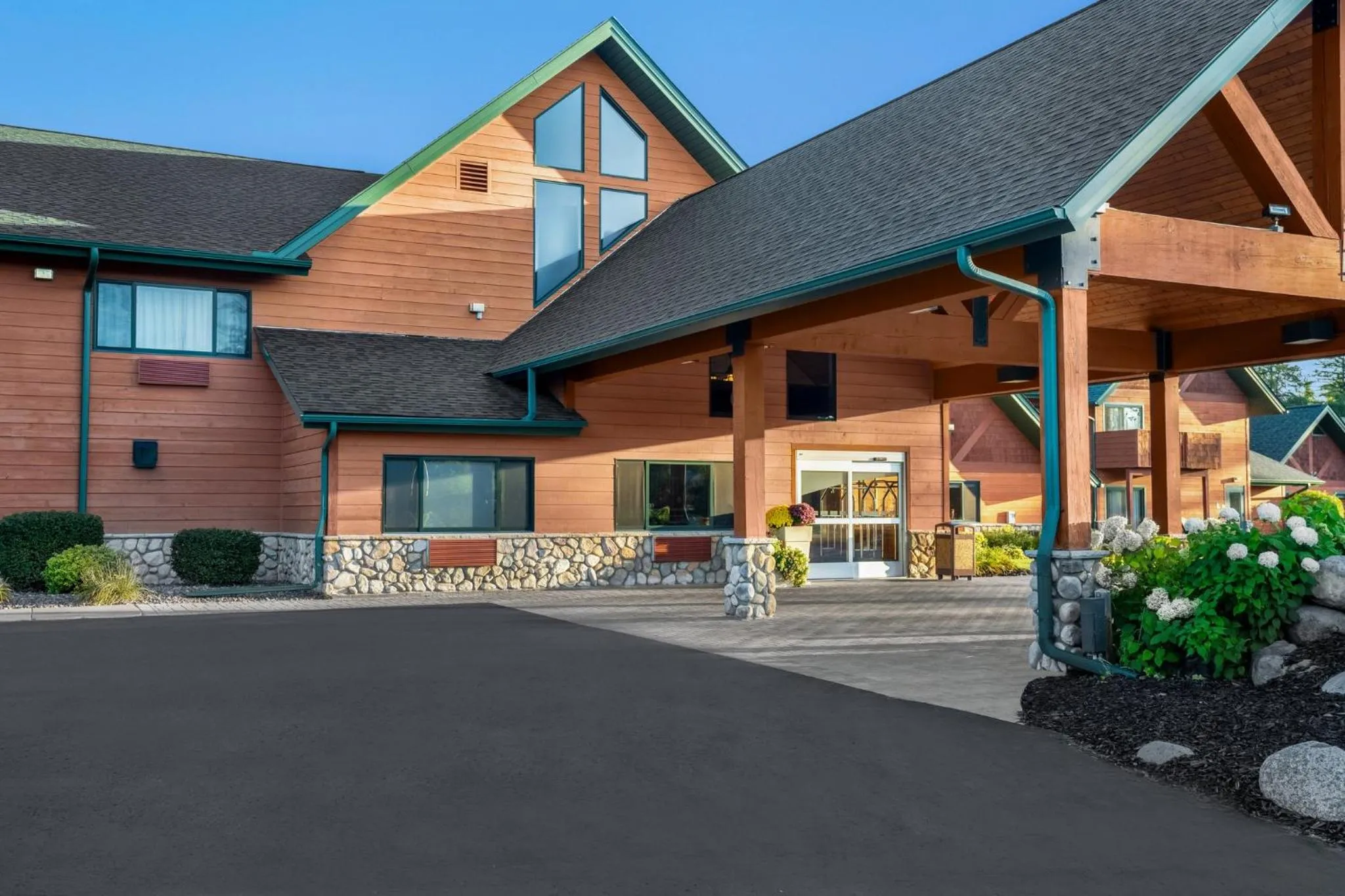 Property building in Holiday Inn Express & Suites Hayward by IHG