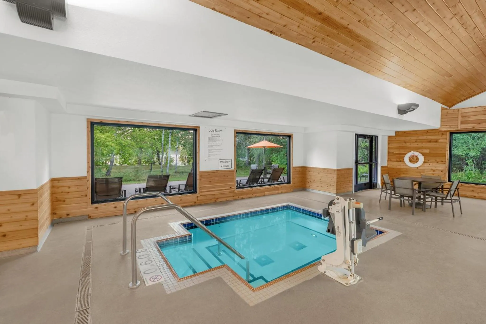 Swimming pool in Holiday Inn Express & Suites Hayward by IHG