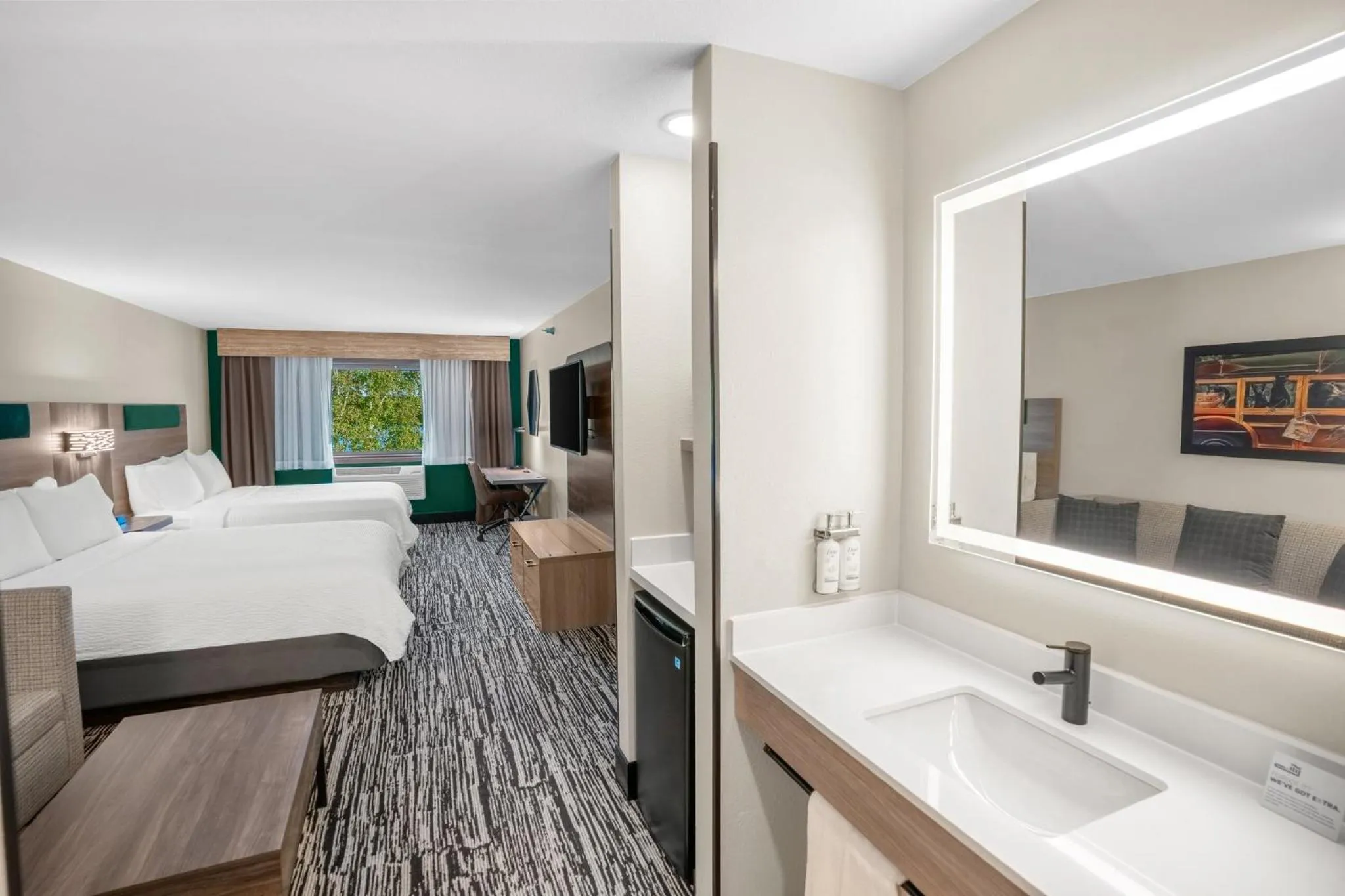 Photo of the whole room, Bed in Holiday Inn Express & Suites Hayward by IHG