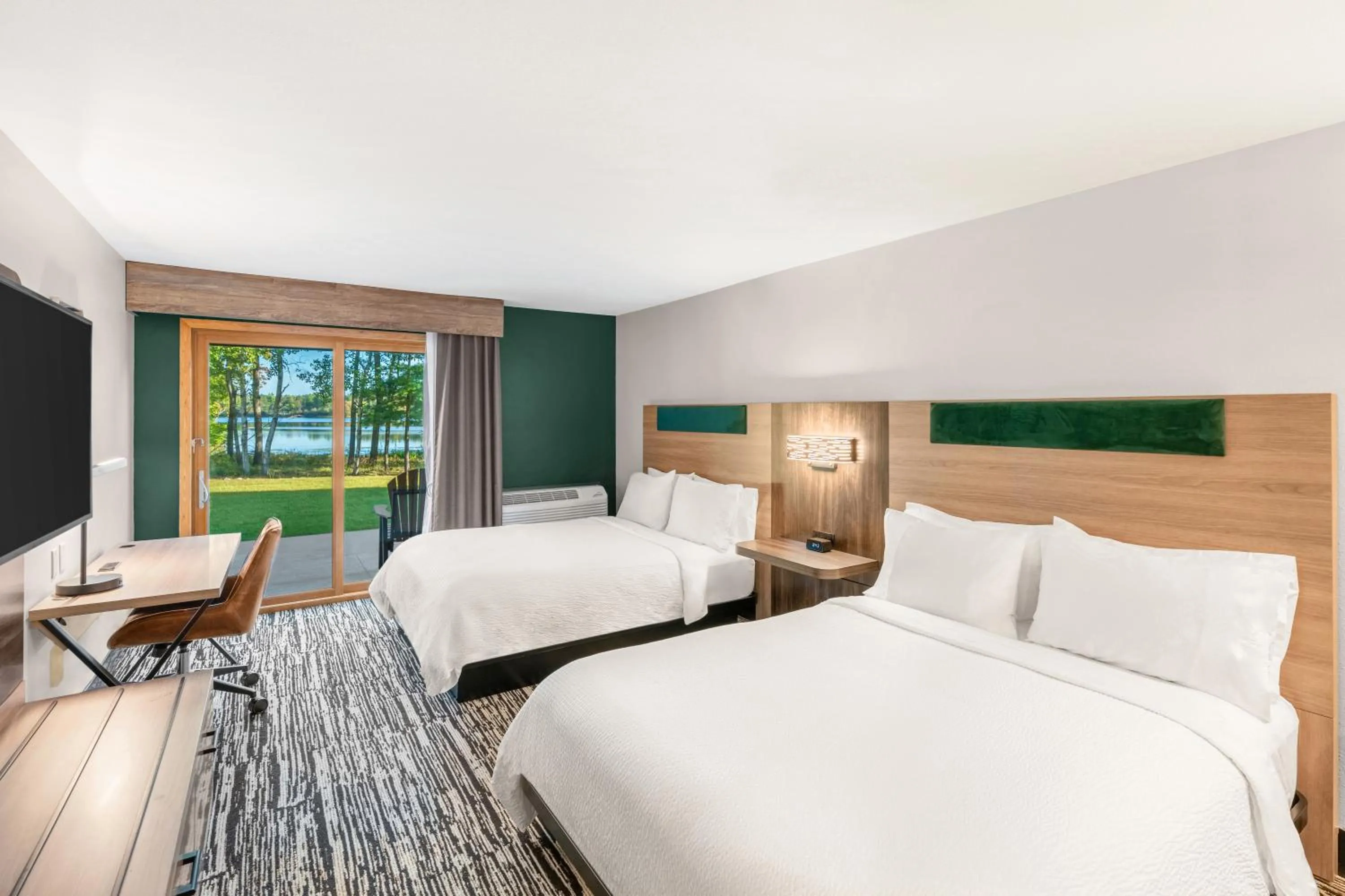 Bed in Holiday Inn Express & Suites Hayward by IHG