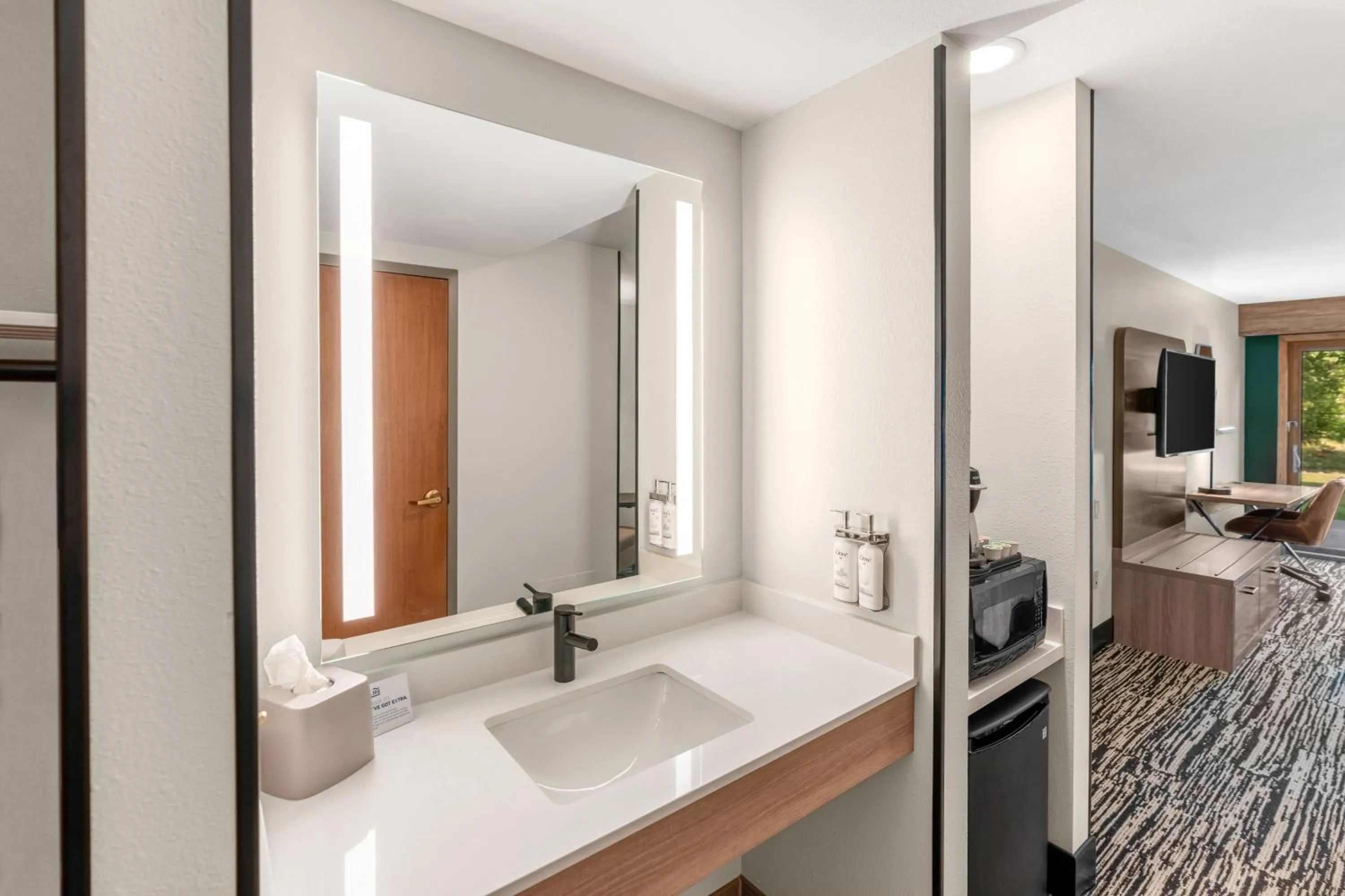 Coffee/tea facilities in Holiday Inn Express & Suites Hayward by IHG