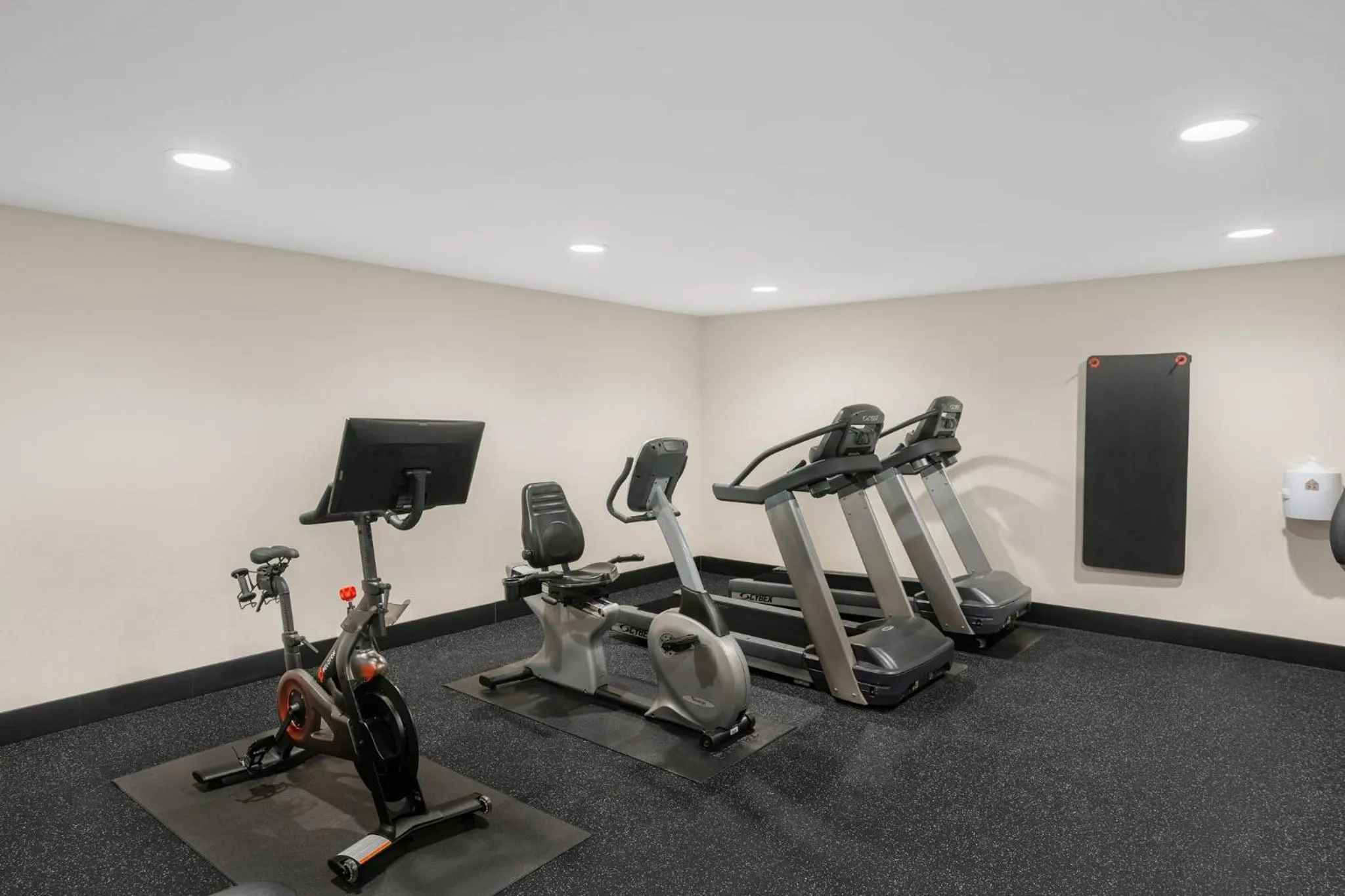 Fitness centre/facilities in Holiday Inn Express & Suites Hayward by IHG