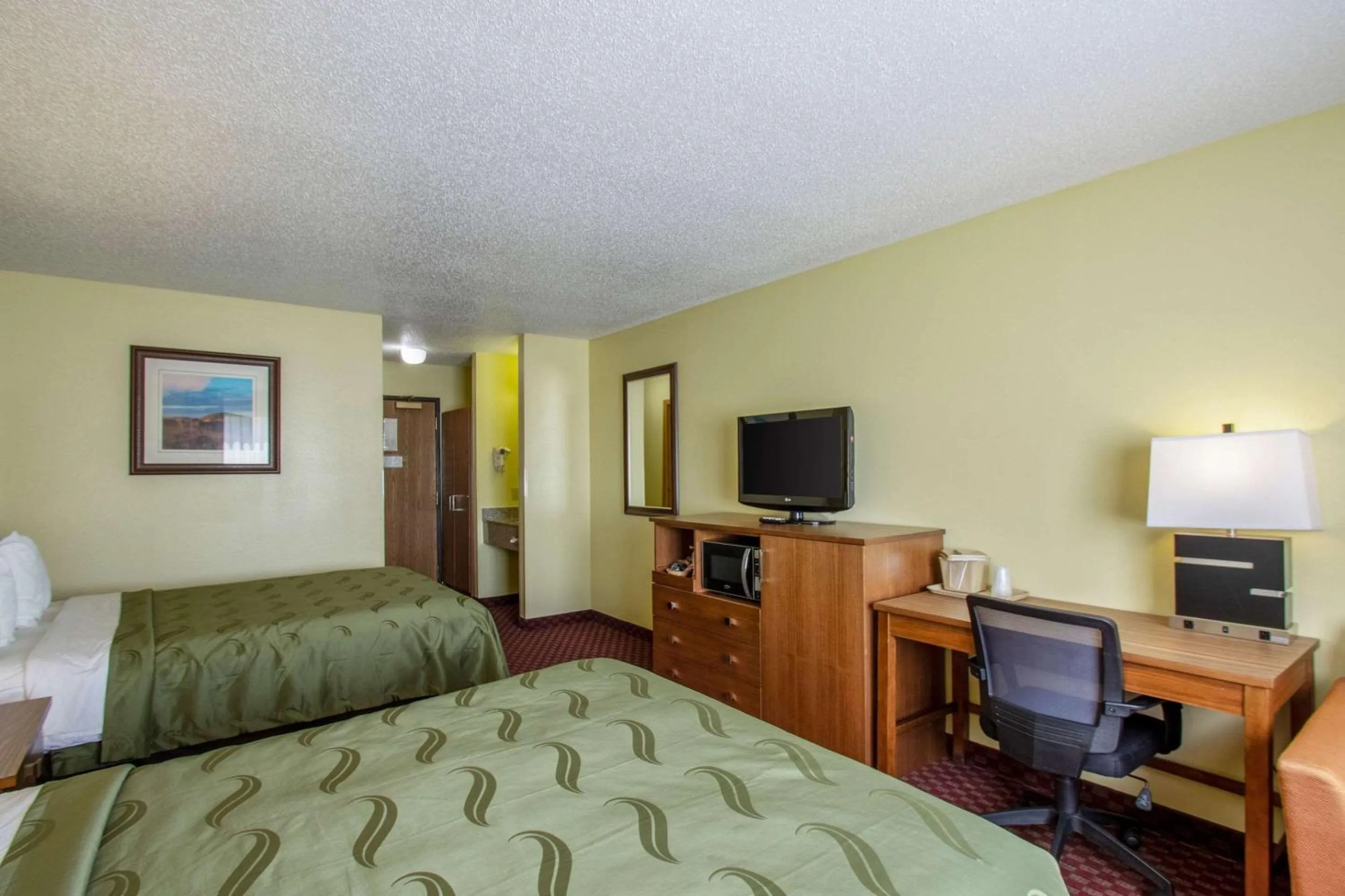 Photo of the whole room, Bed in Quality Inn Mineral Point