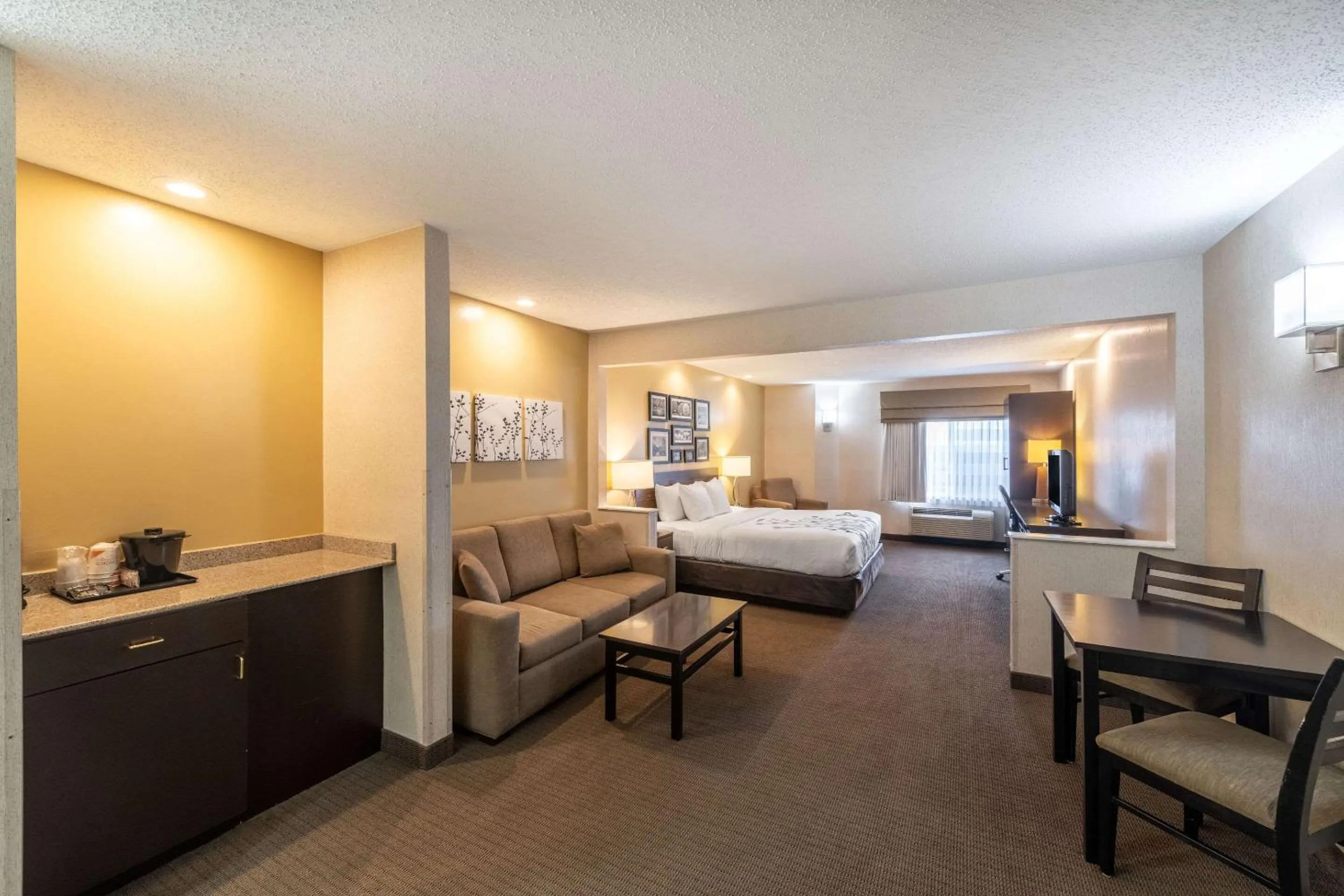 Bedroom, Bed in Sleep Inn & Suites Green Bay South