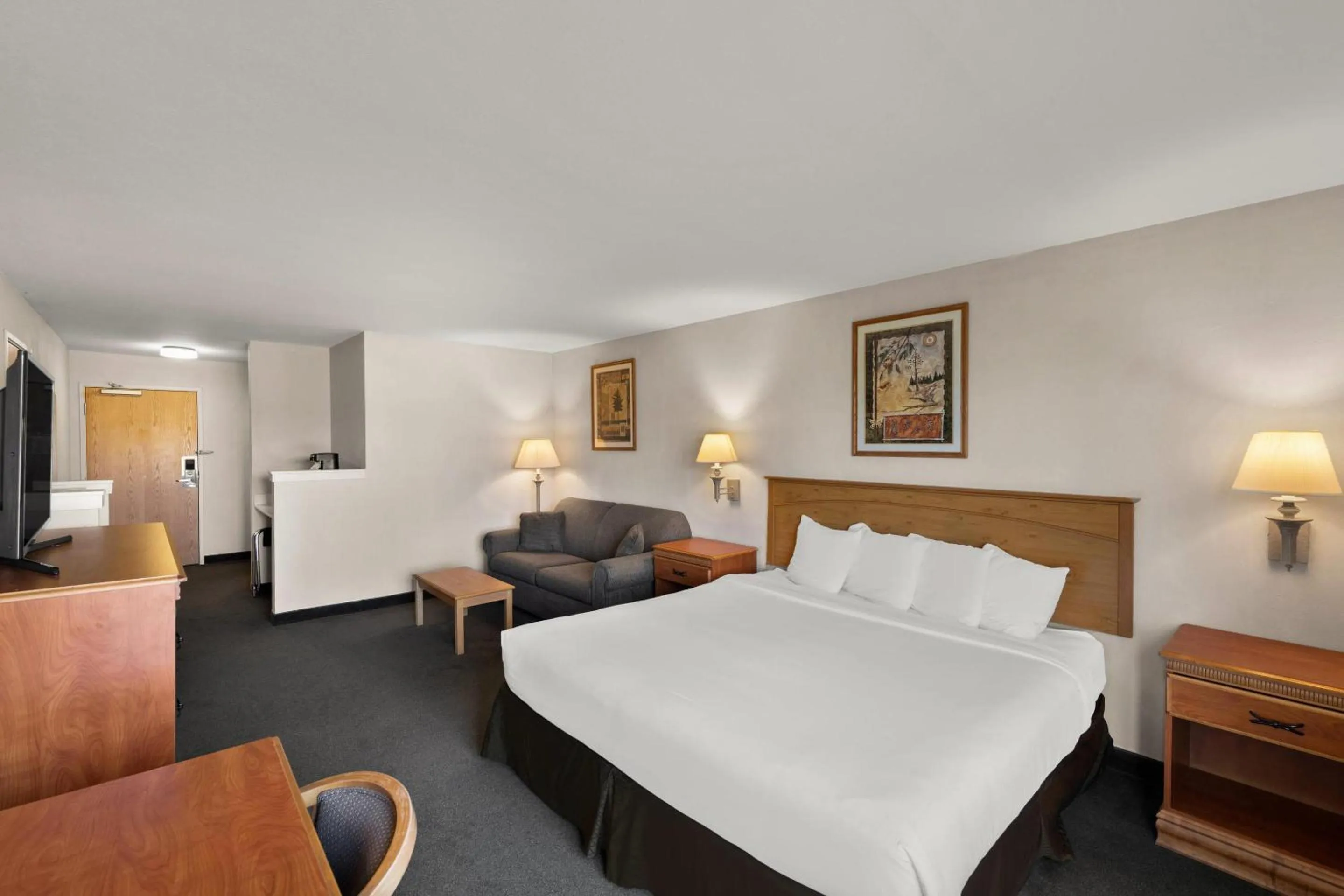 Bedroom, Bed in Rodeway Inn & Suites Tomahawk