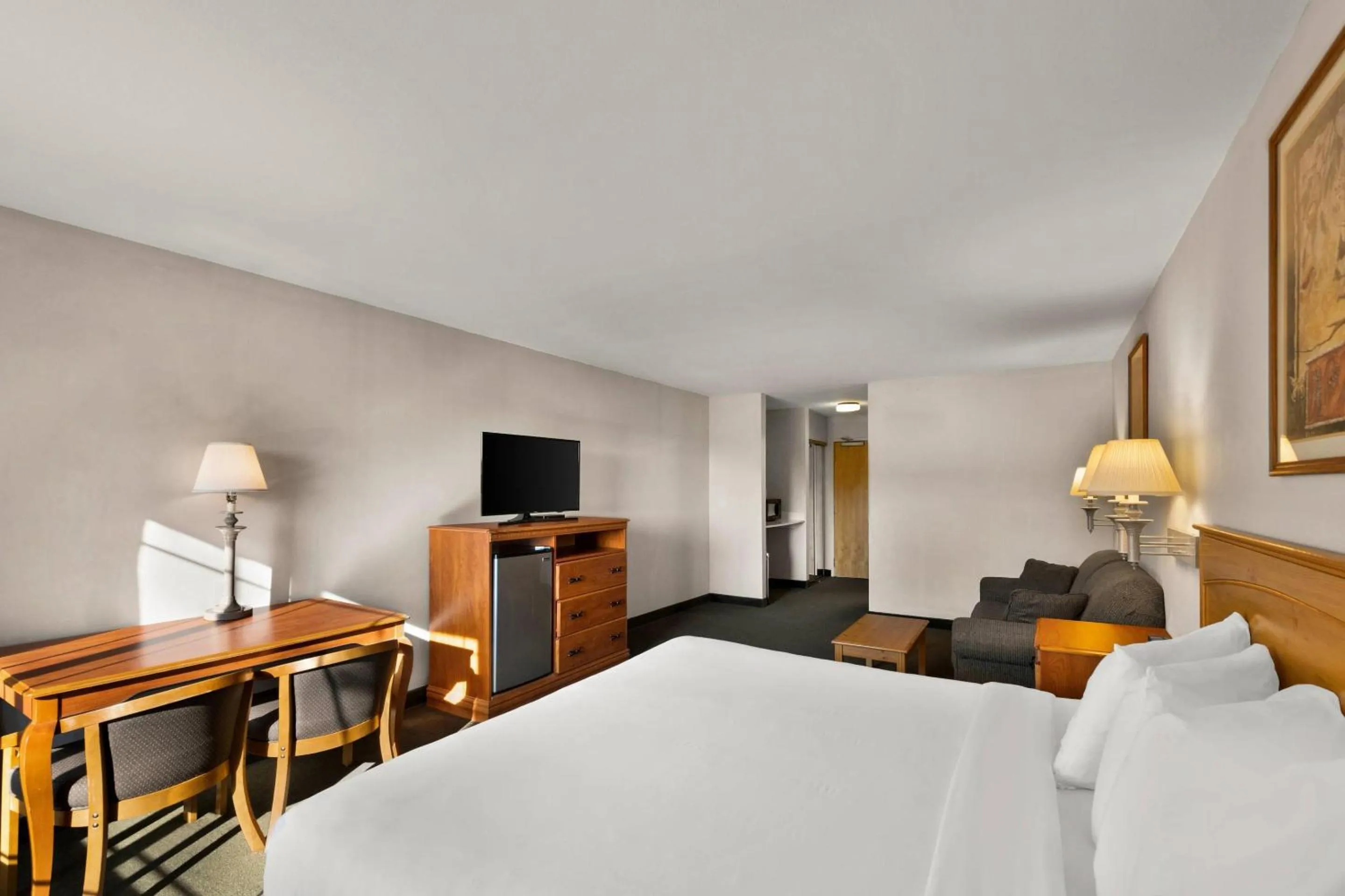 Bedroom, Bed in Rodeway Inn & Suites Tomahawk