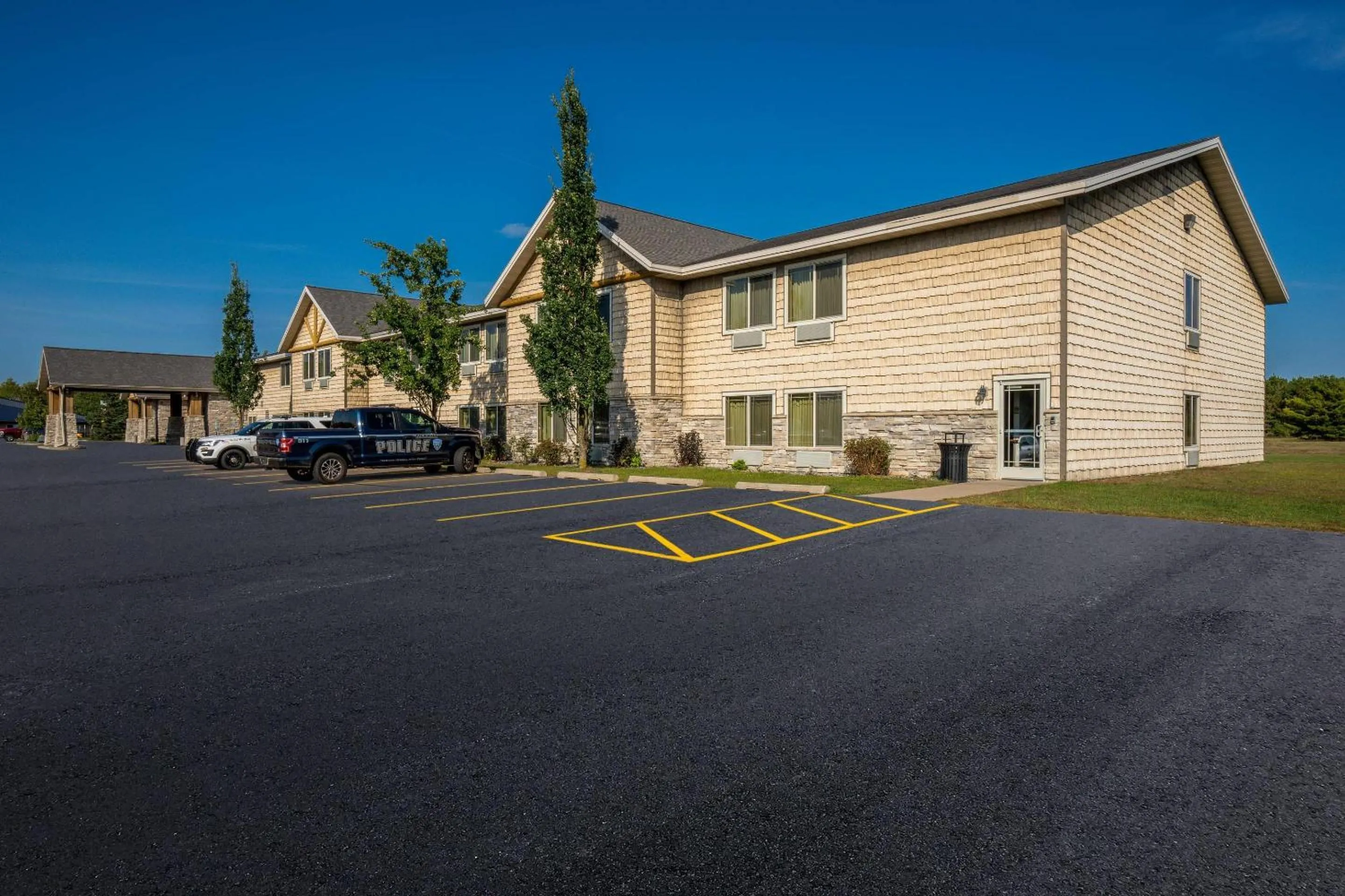 Property building in Rodeway Inn & Suites Tomahawk