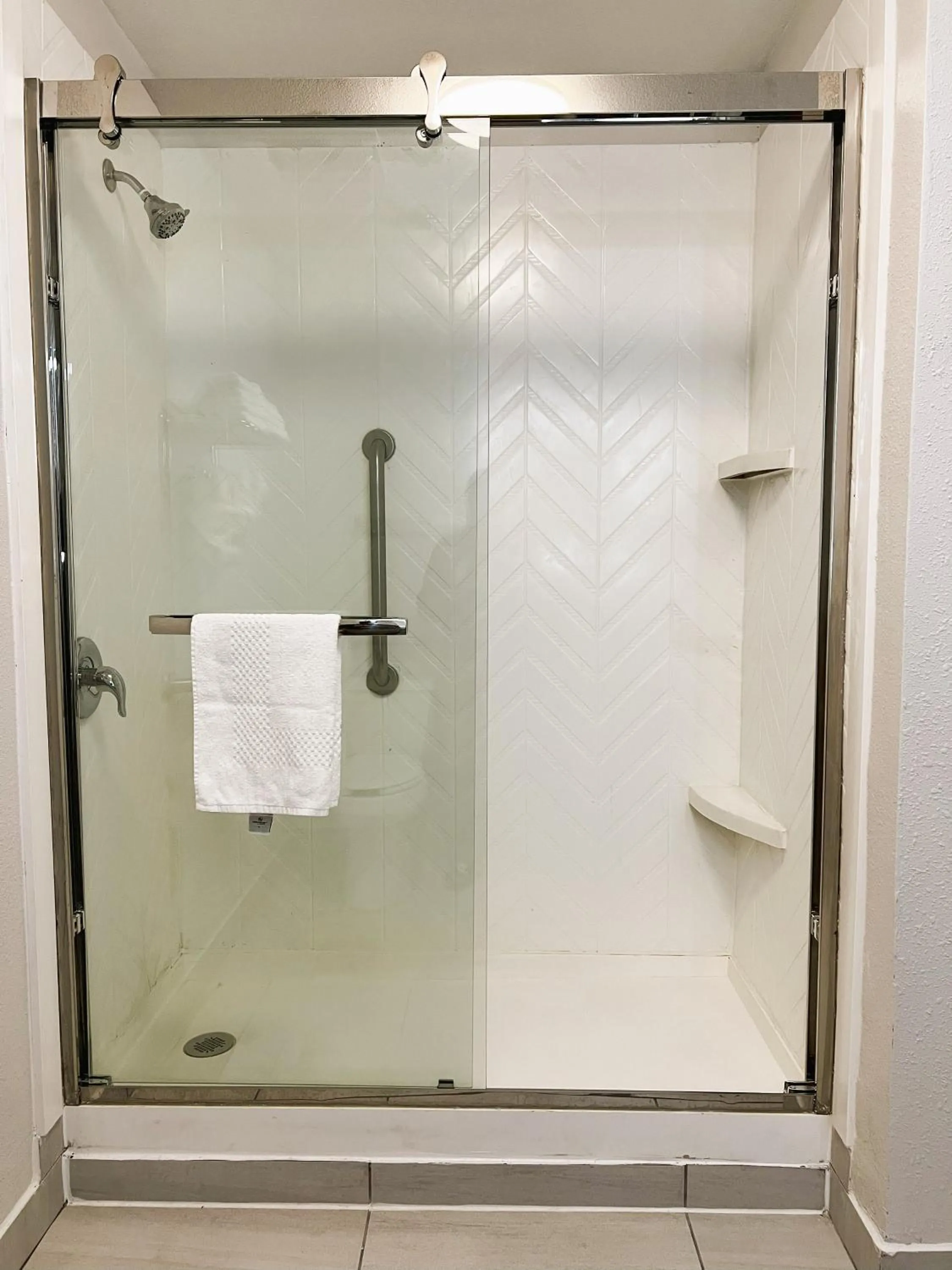 Shower in Comfort Inn & Suites Sheboygan I-43
