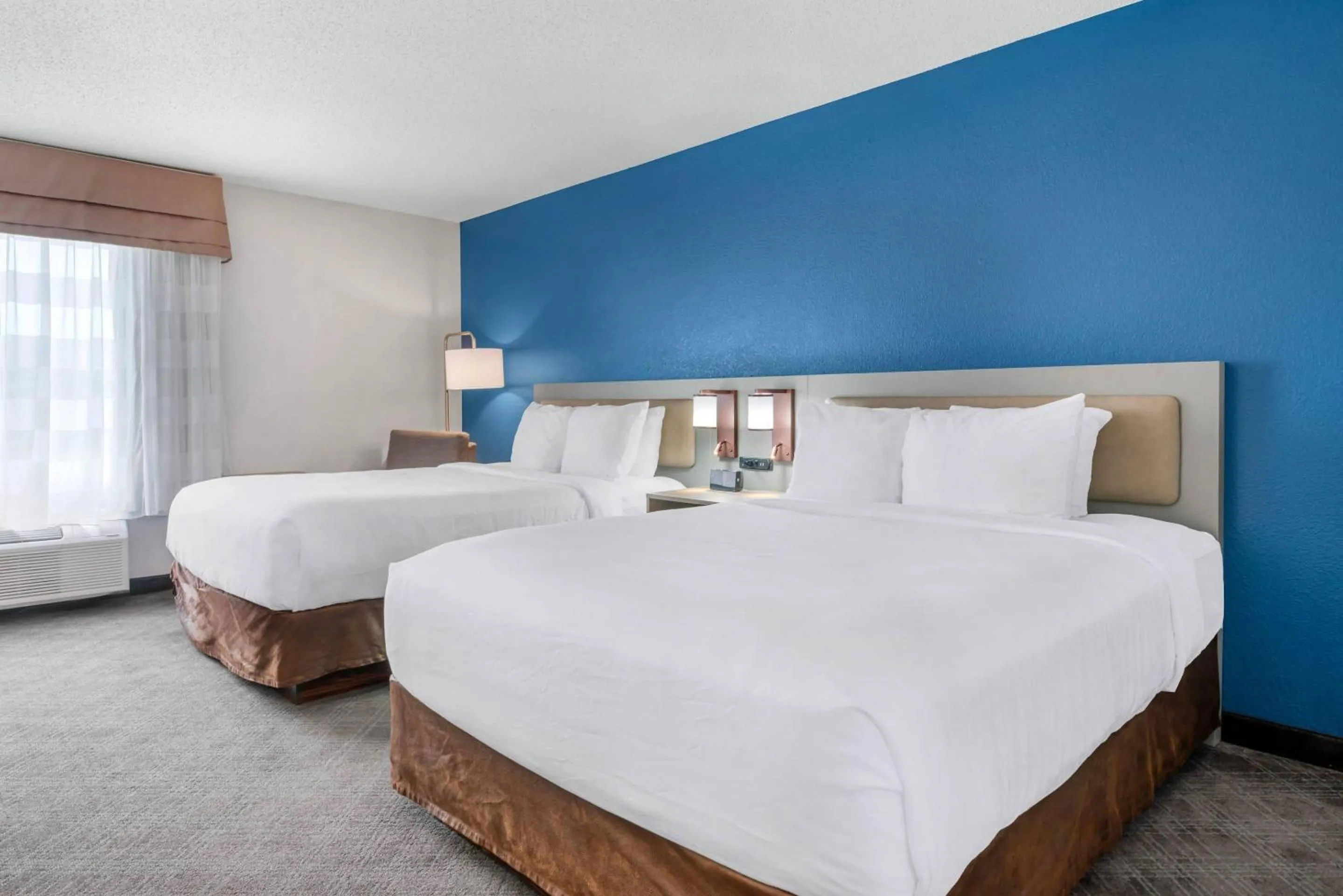 Bedroom, Bed in Comfort Inn & Suites Sheboygan I-43