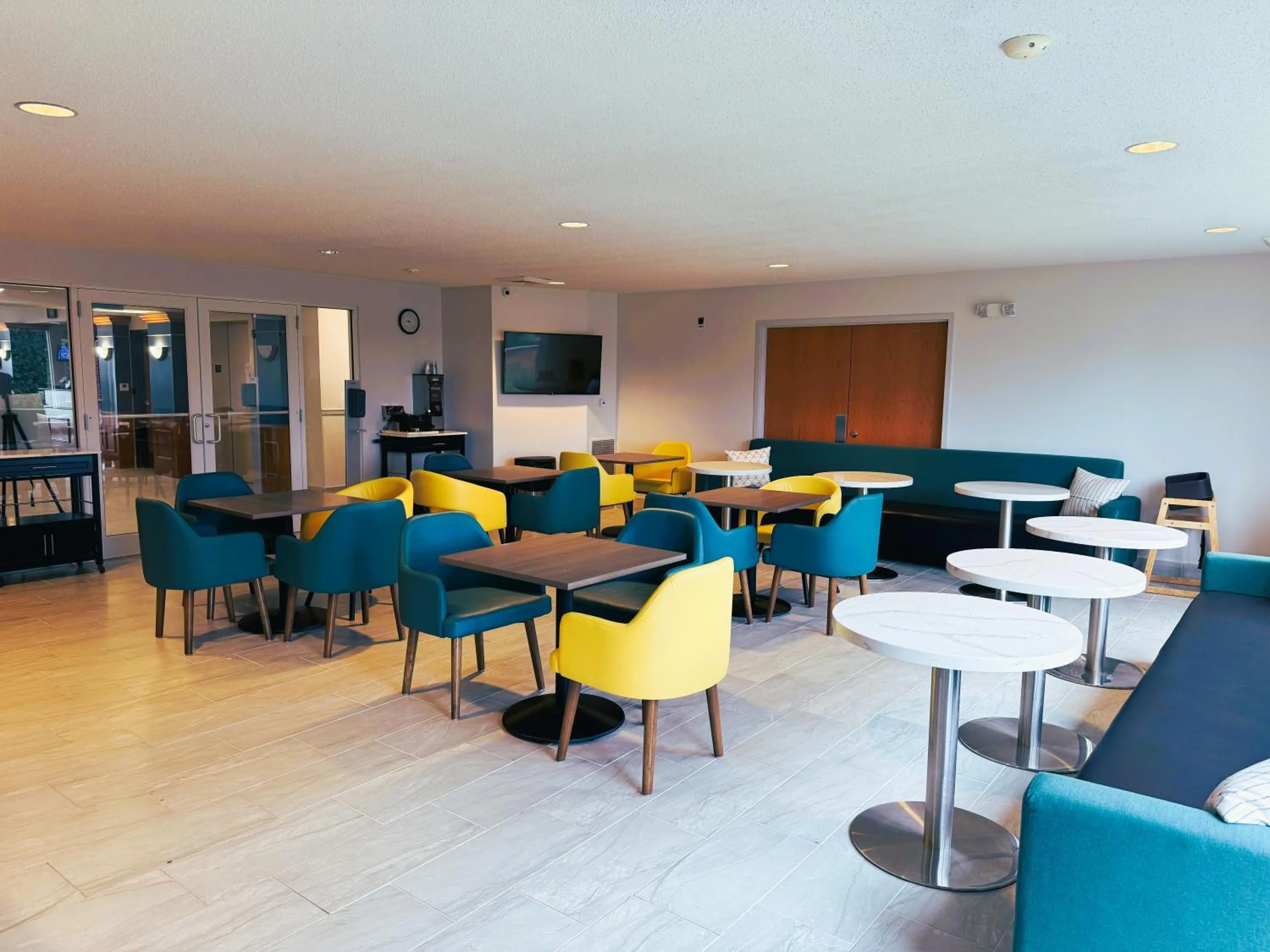 Breakfast in Comfort Inn & Suites Sheboygan I-43