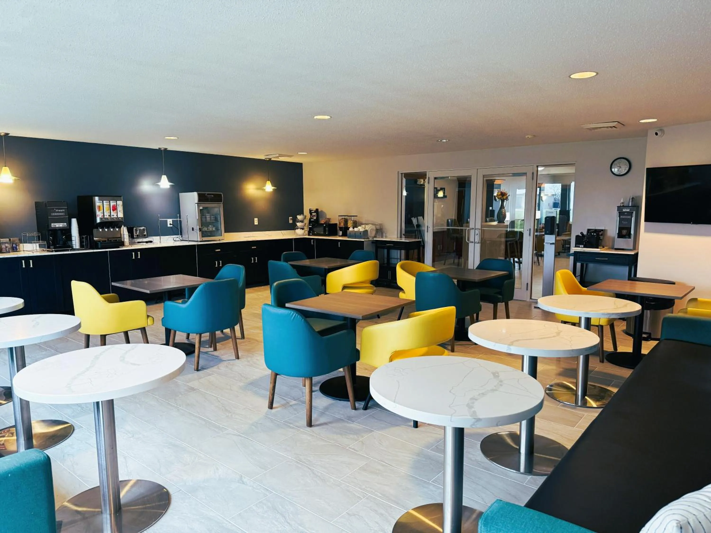 Breakfast in Comfort Inn & Suites Sheboygan I-43