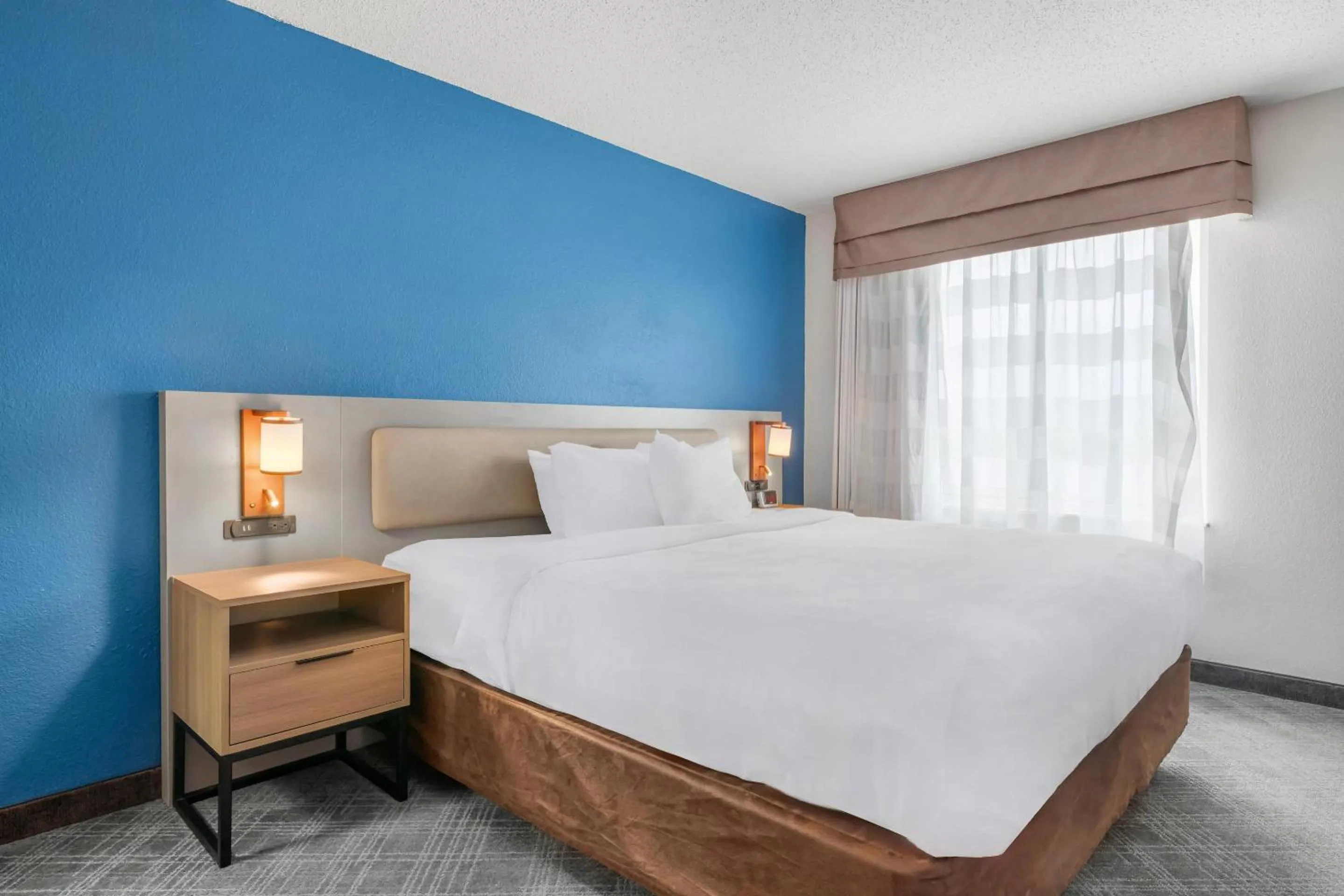 Bedroom, Bed in Comfort Inn & Suites Sheboygan I-43