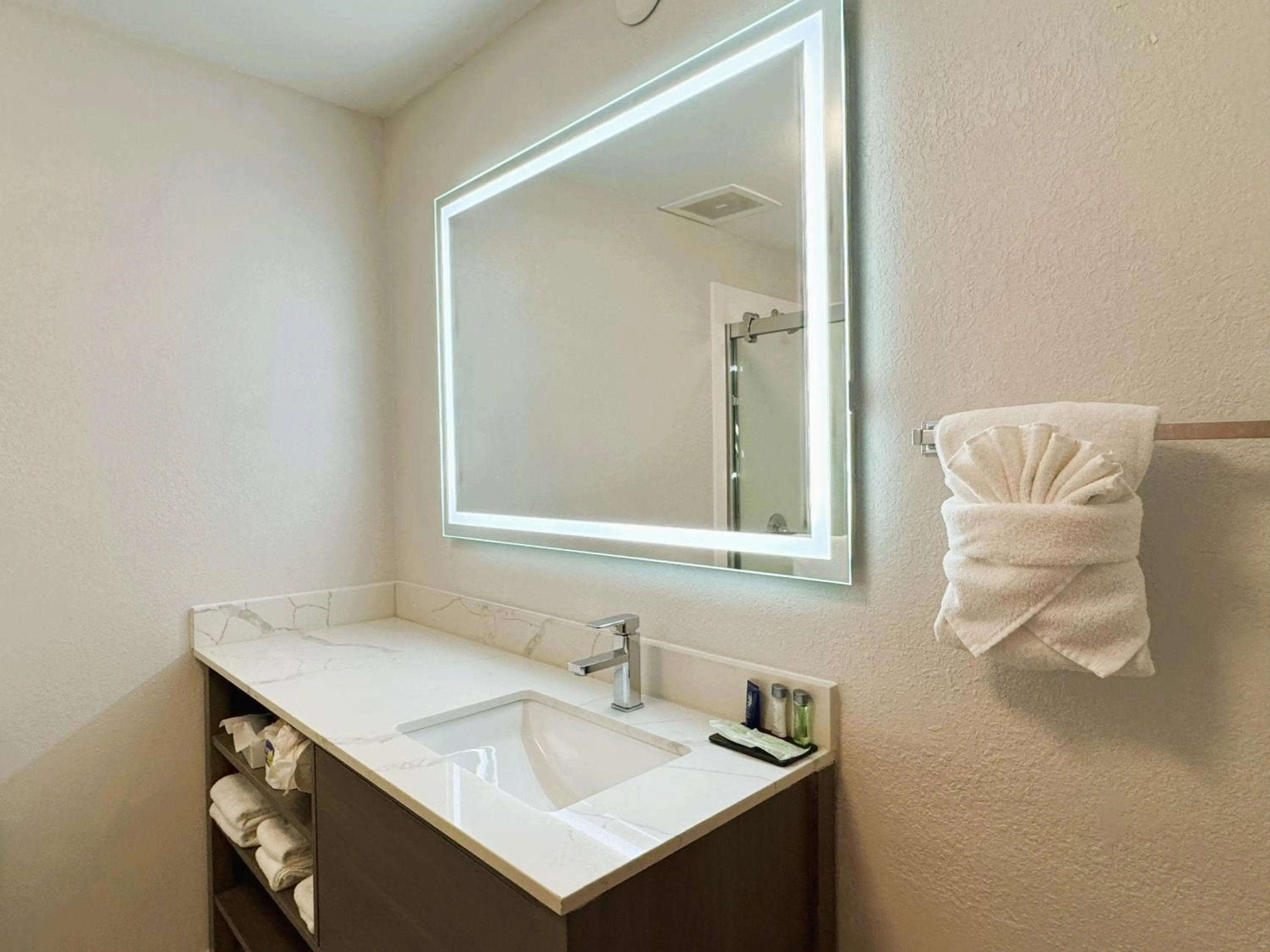 Bathroom in Comfort Inn & Suites Sheboygan I-43