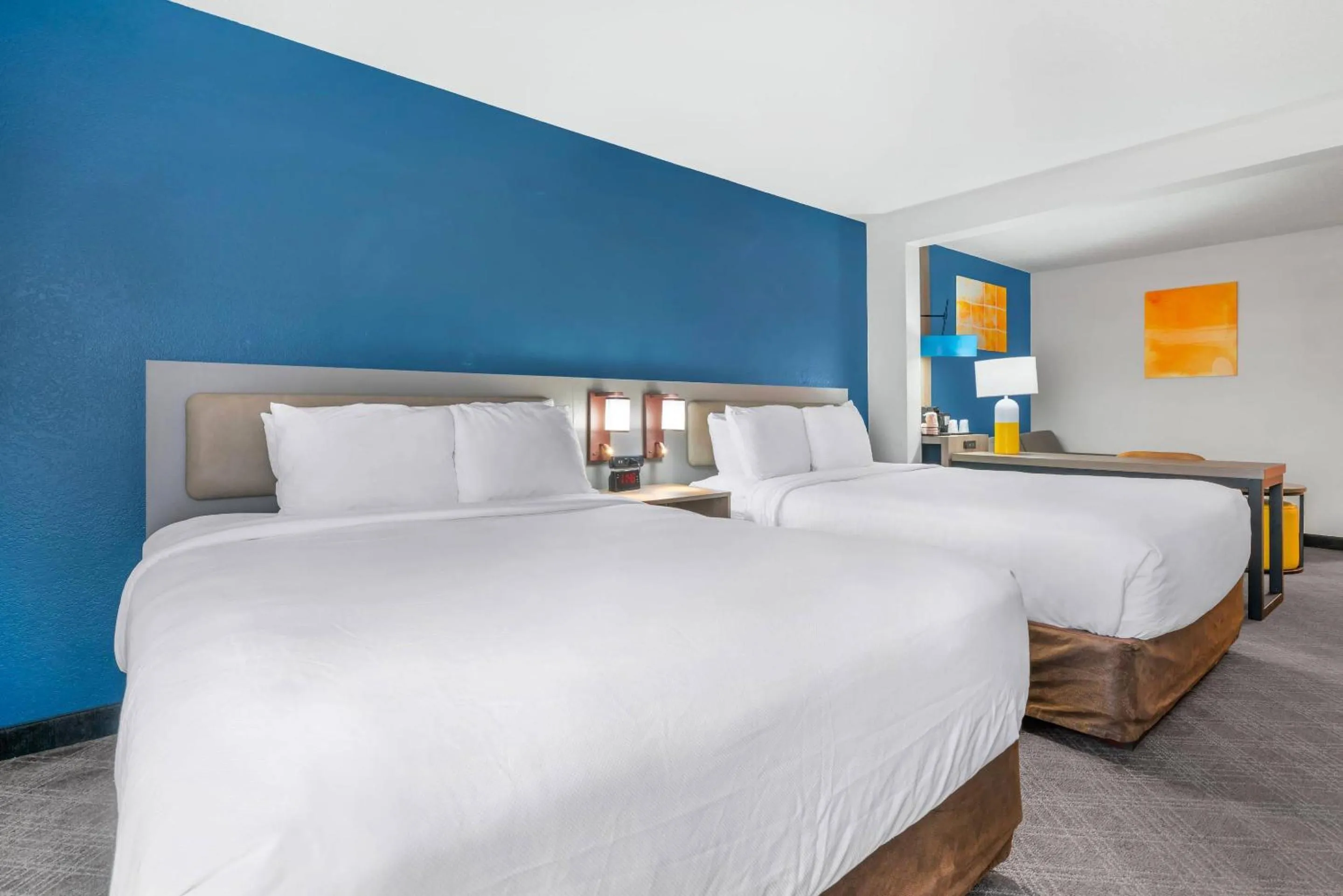 Bedroom, Bed in Comfort Inn & Suites Sheboygan I-43