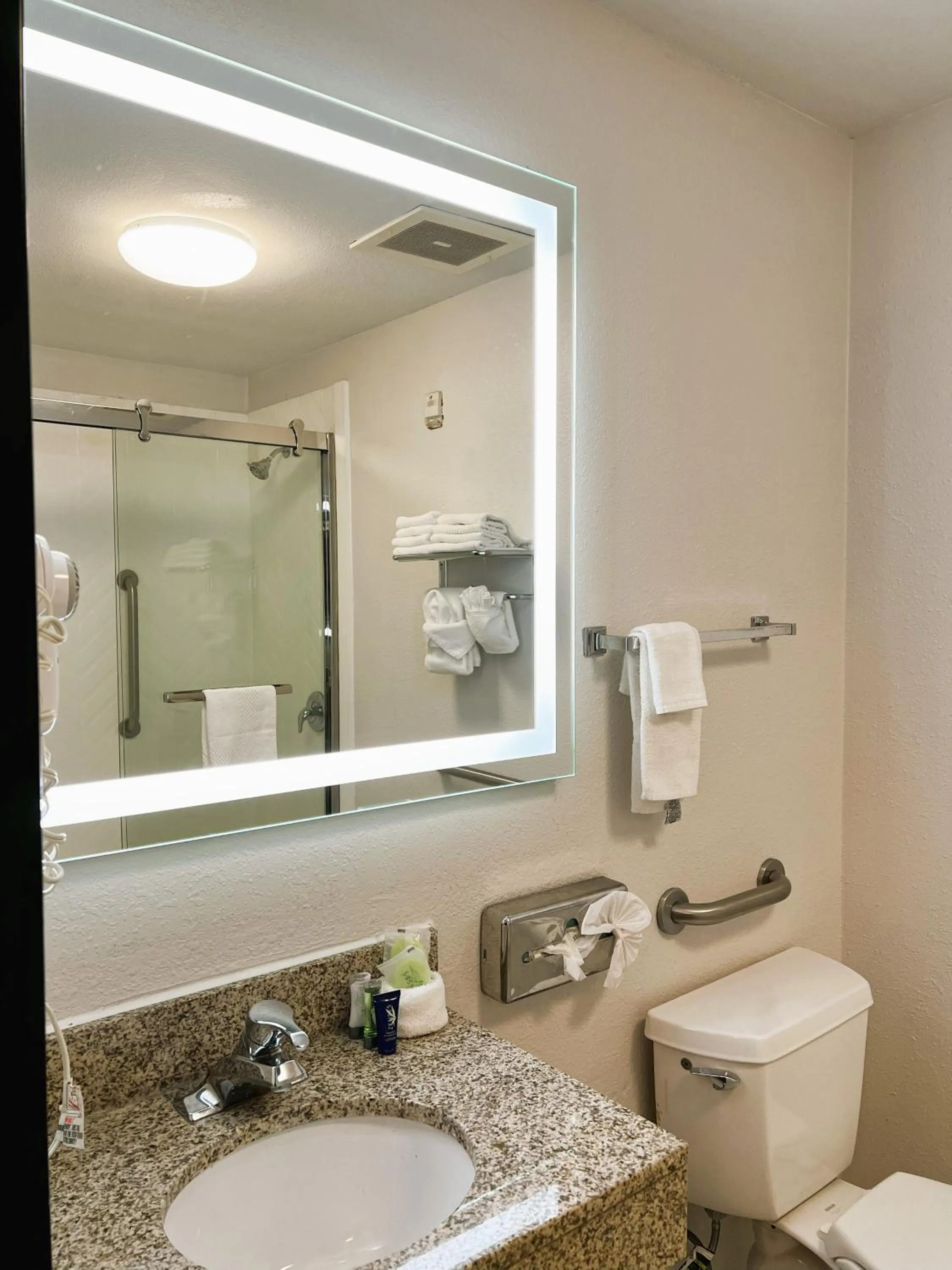 Bathroom in Comfort Inn & Suites Sheboygan I-43