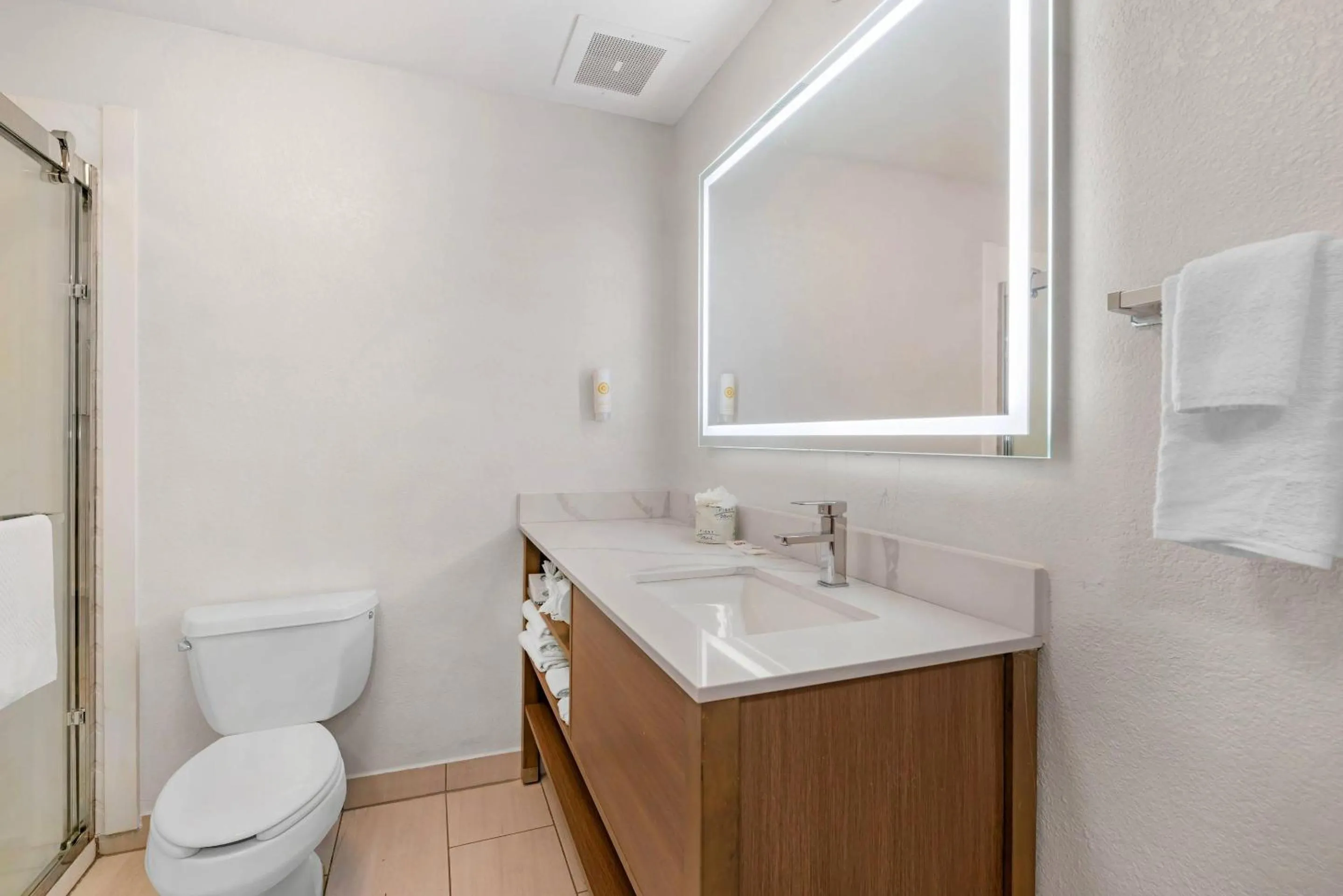 Bedroom in Comfort Inn & Suites Sheboygan I-43