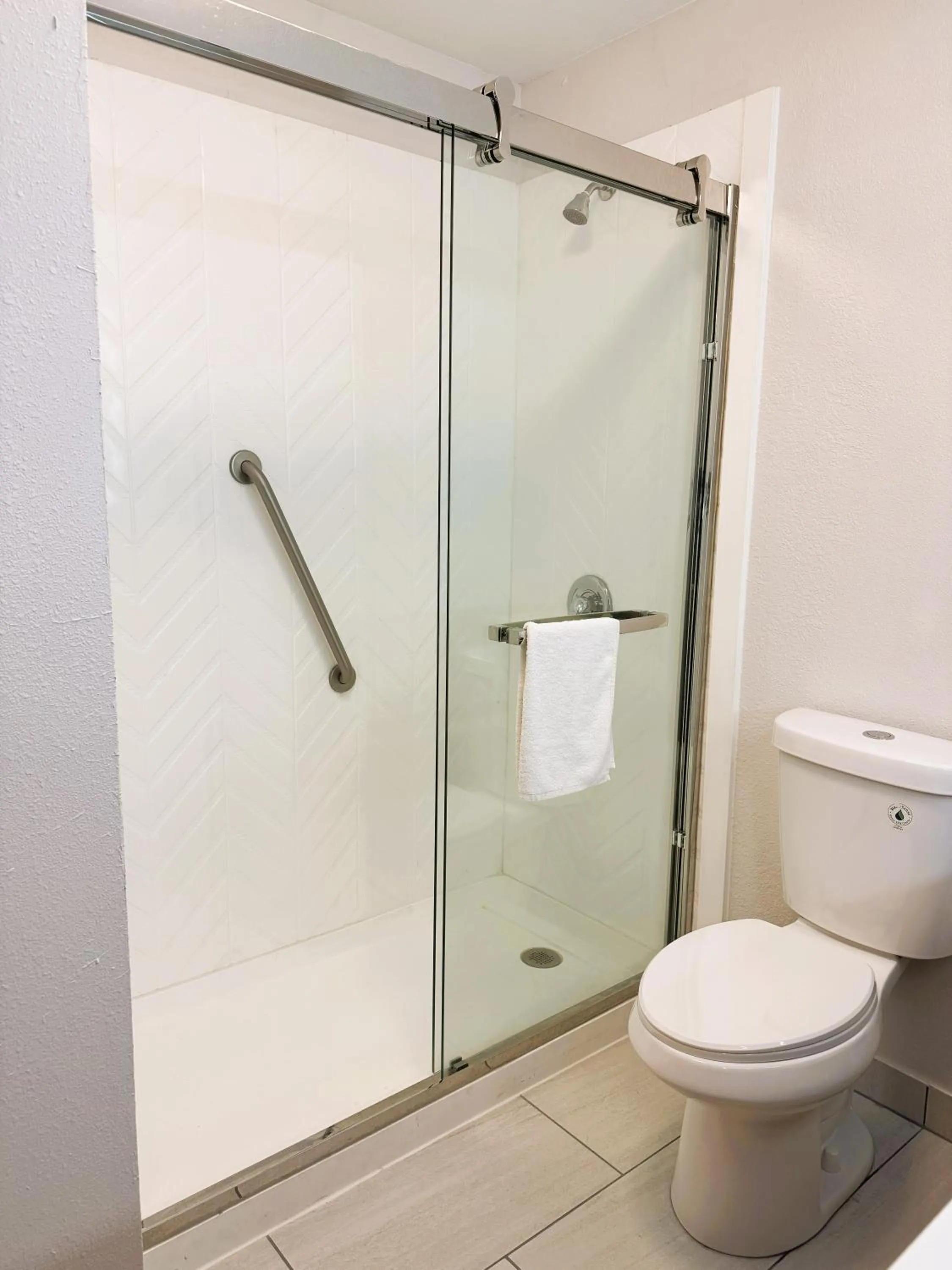 Shower in Comfort Inn & Suites Sheboygan I-43