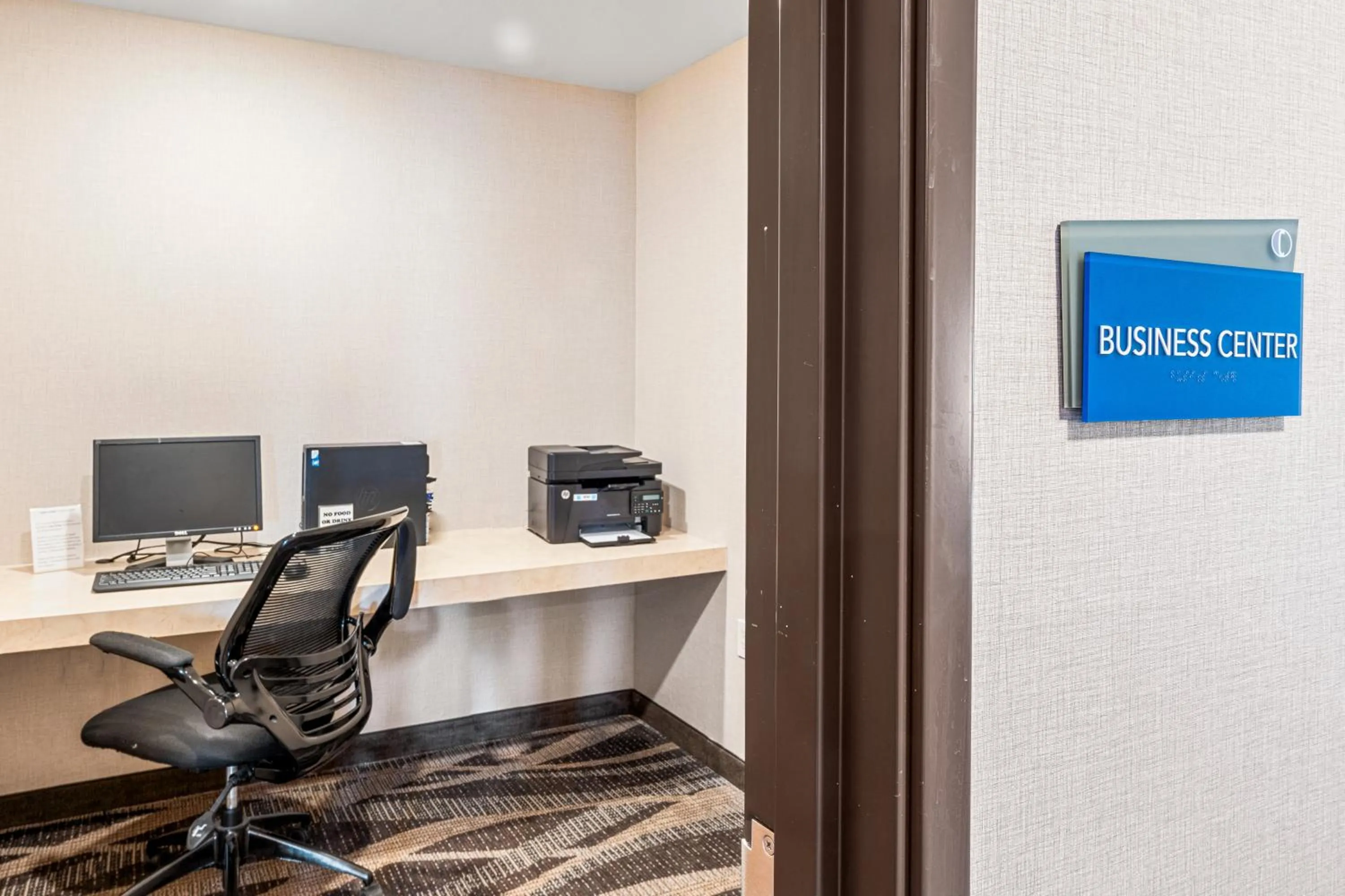 Business facilities in Boarders Inn & Suites by Cobblestone Hotels - Shawano