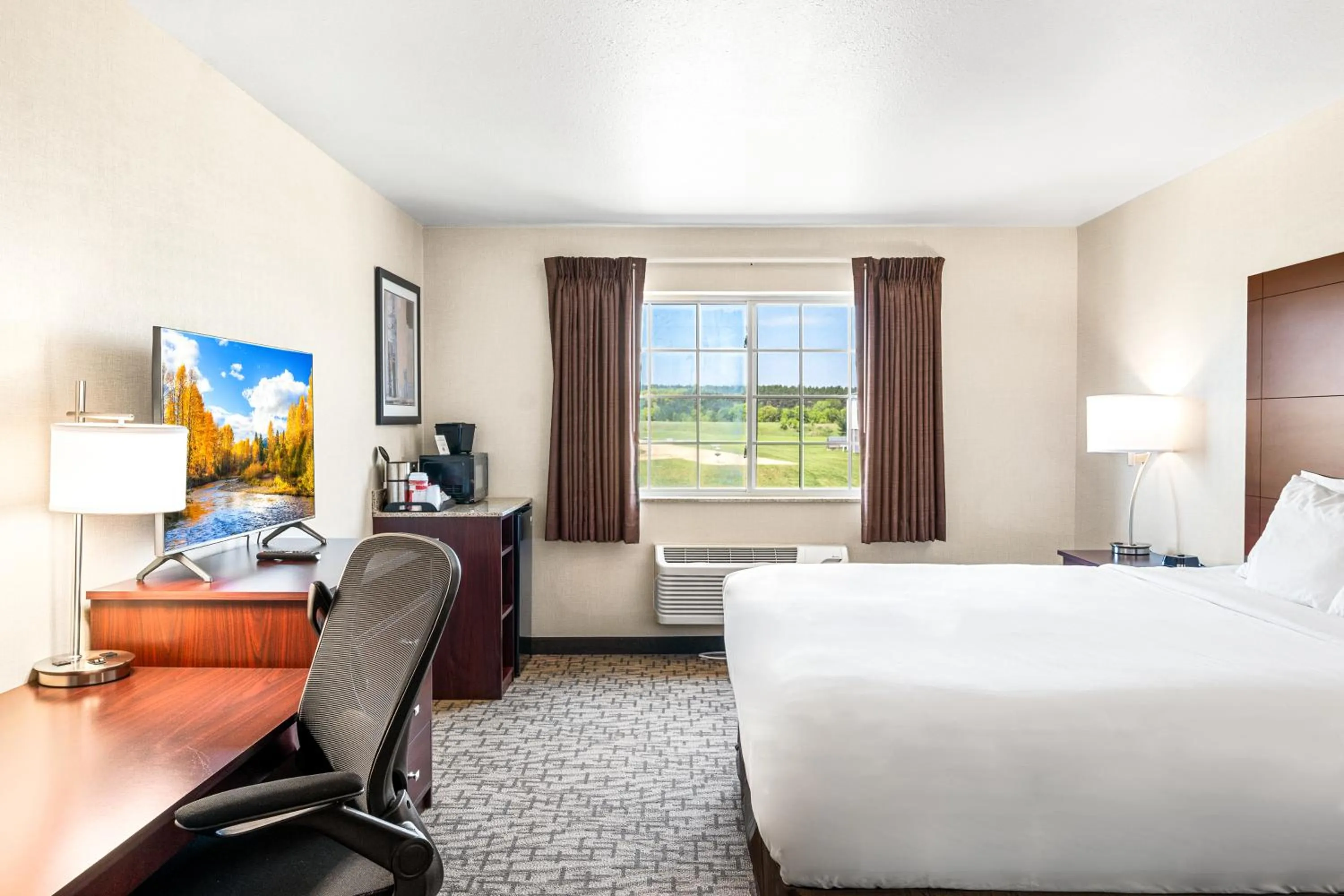 Photo of the whole room, Bed in Boarders Inn & Suites by Cobblestone Hotels - Shawano