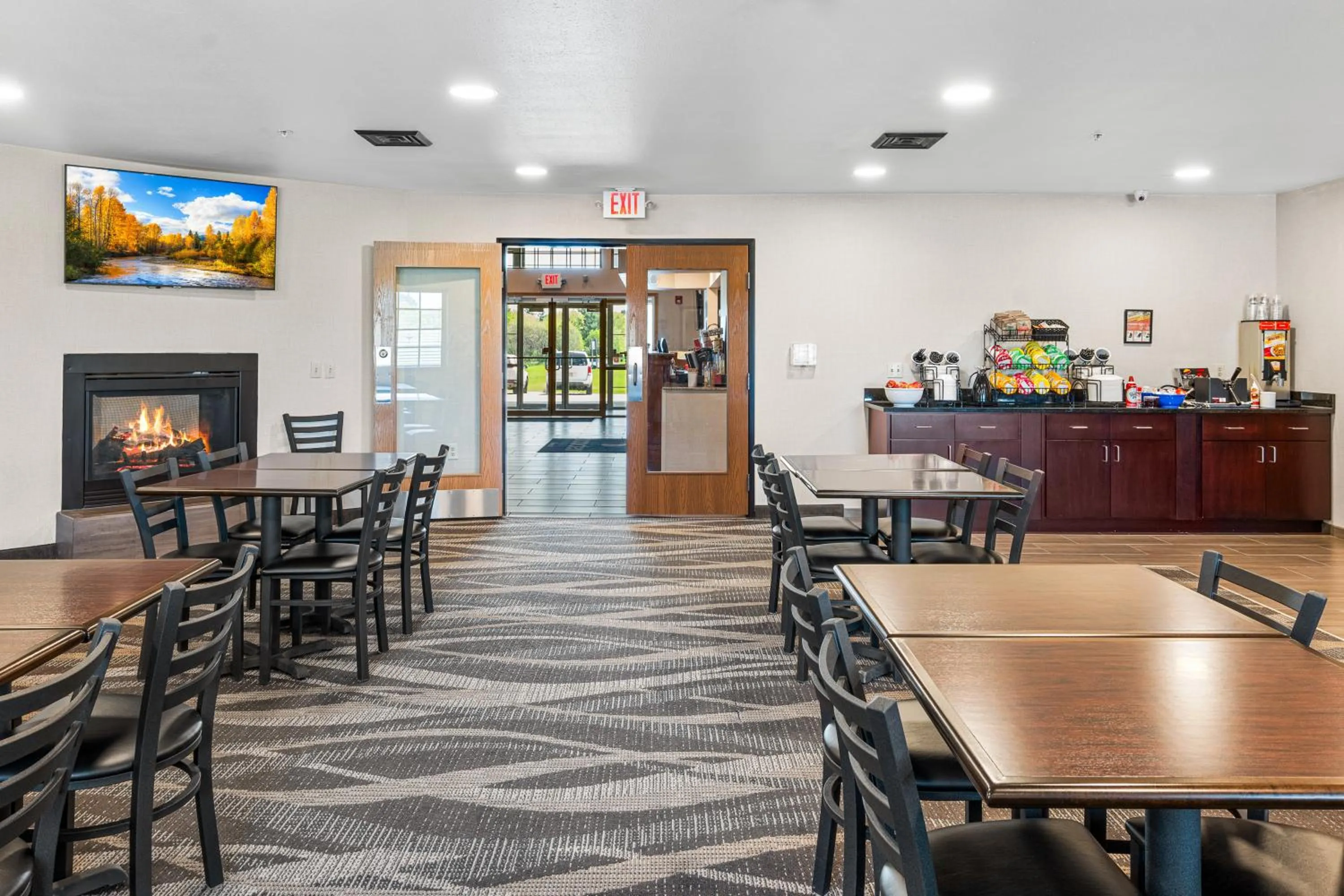 Breakfast in Boarders Inn & Suites by Cobblestone Hotels - Shawano