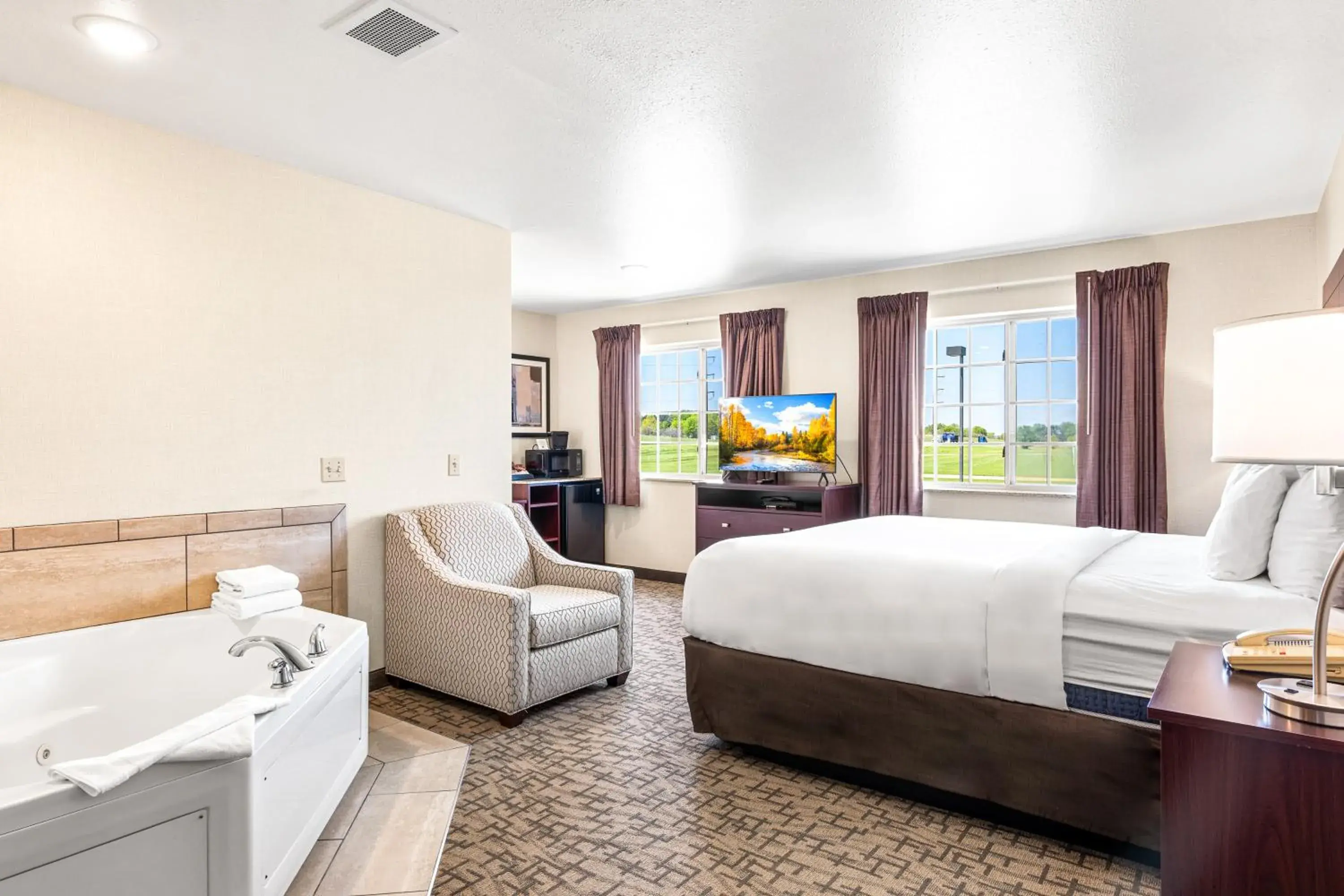 Deluxe Junior Suite in Boarders Inn & Suites by Cobblestone Hotels - Shawano Deluxe Junior Suite in Boarders Inn & Suites by Cobblestone Hotels - Shawano