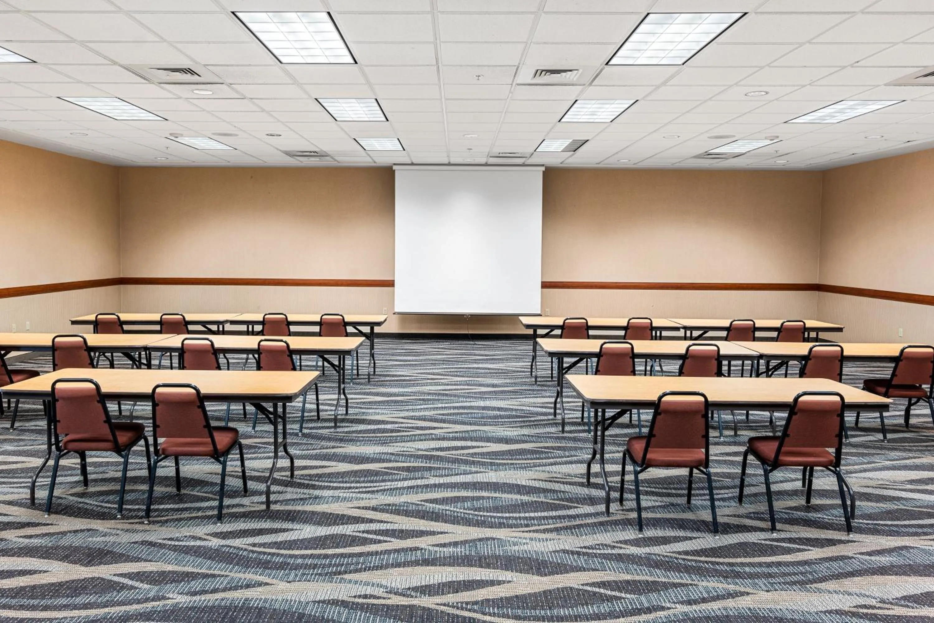 Meeting/conference room in Boarders Inn & Suites by Cobblestone Hotels - Shawano