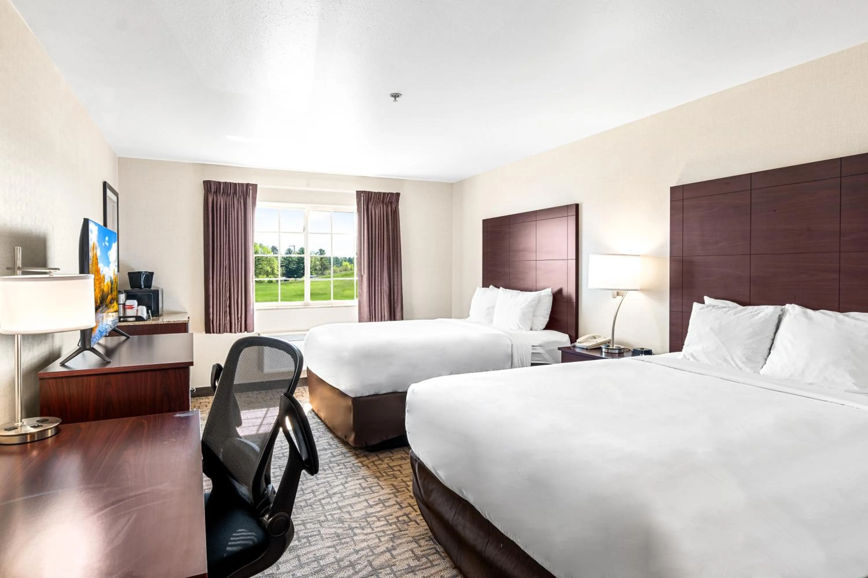 Photo of the whole room, Bed in Boarders Inn & Suites by Cobblestone Hotels - Shawano