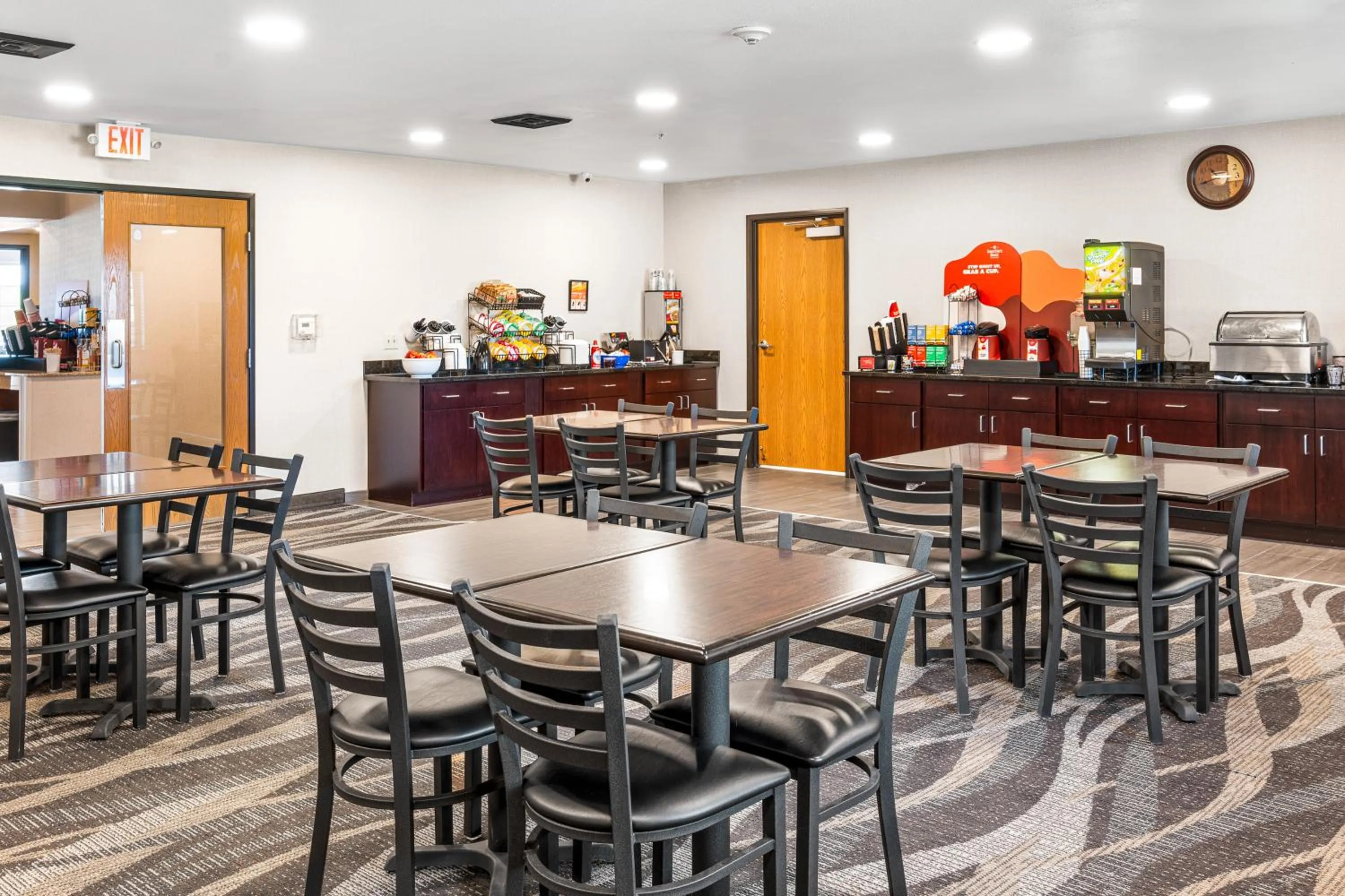 Breakfast in Boarders Inn & Suites by Cobblestone Hotels - Shawano