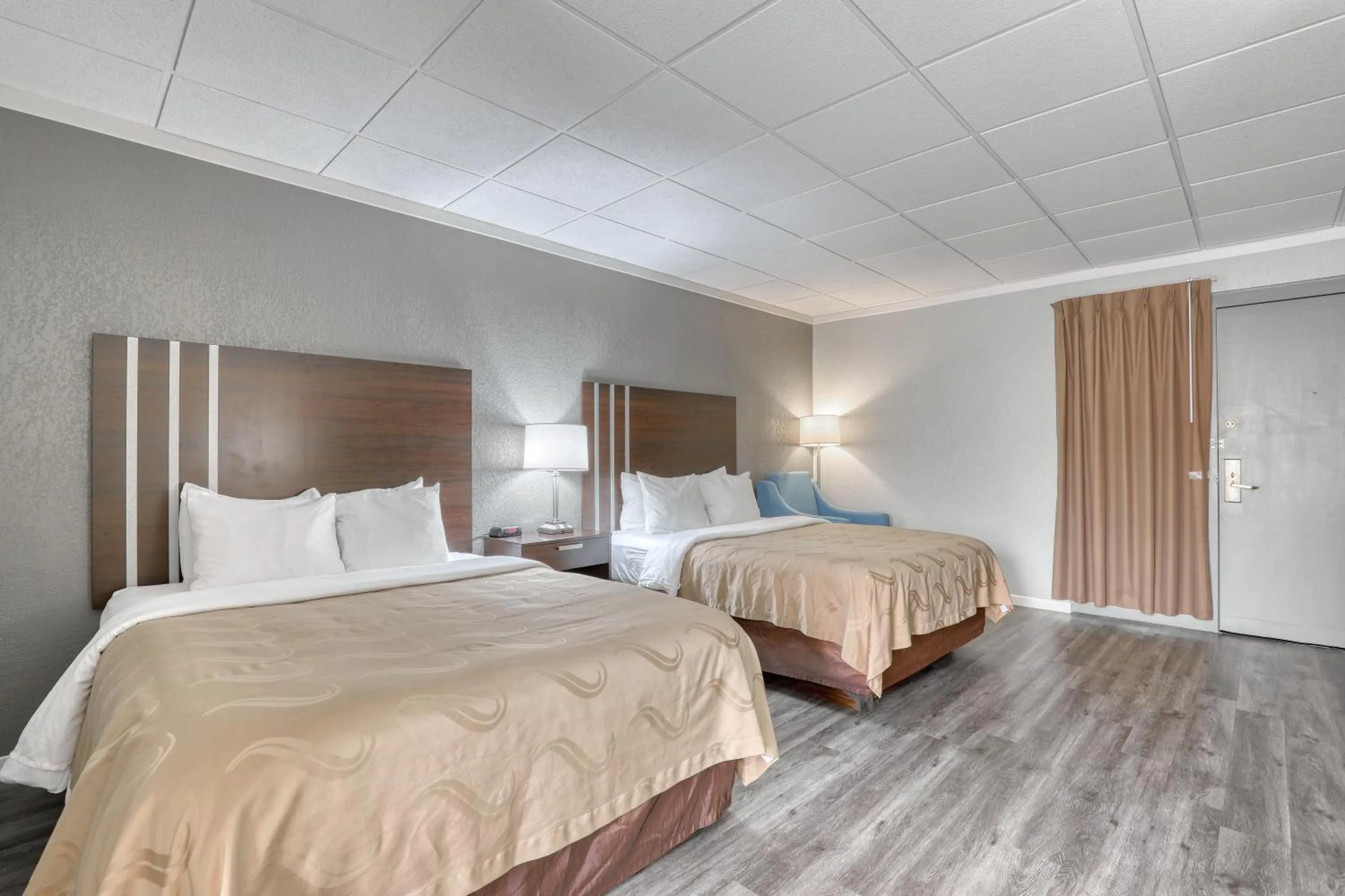 Bed in Quality Inn & Suites Green Bay Downtown