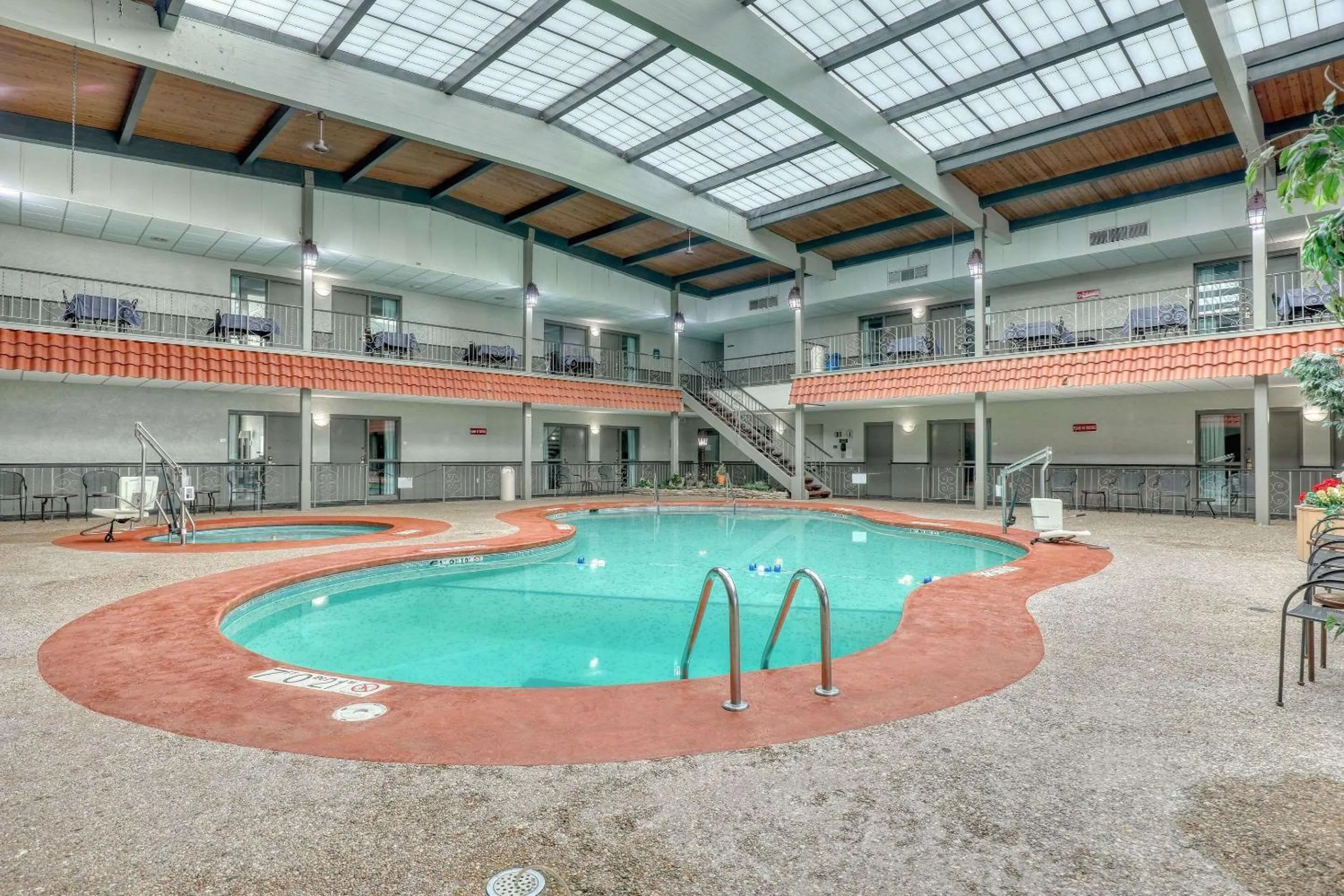 Swimming pool in Quality Inn & Suites Green Bay Downtown