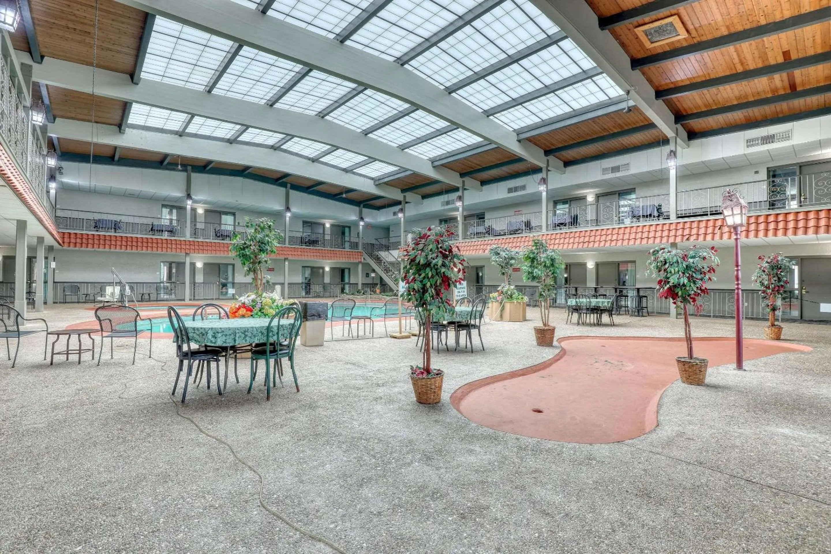 Swimming pool in Quality Inn & Suites Green Bay Downtown