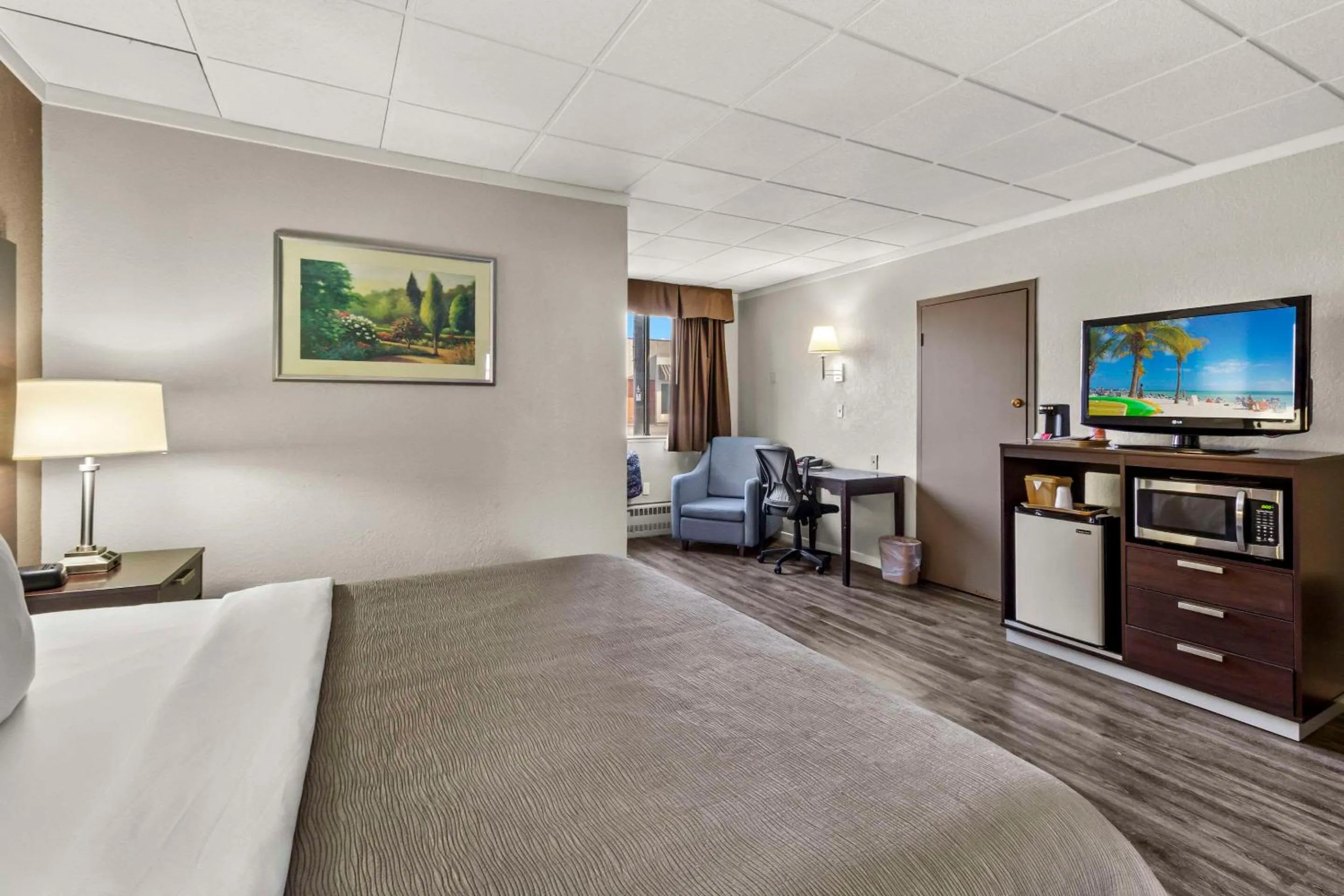 Bedroom, Bed in Quality Inn & Suites Green Bay Downtown