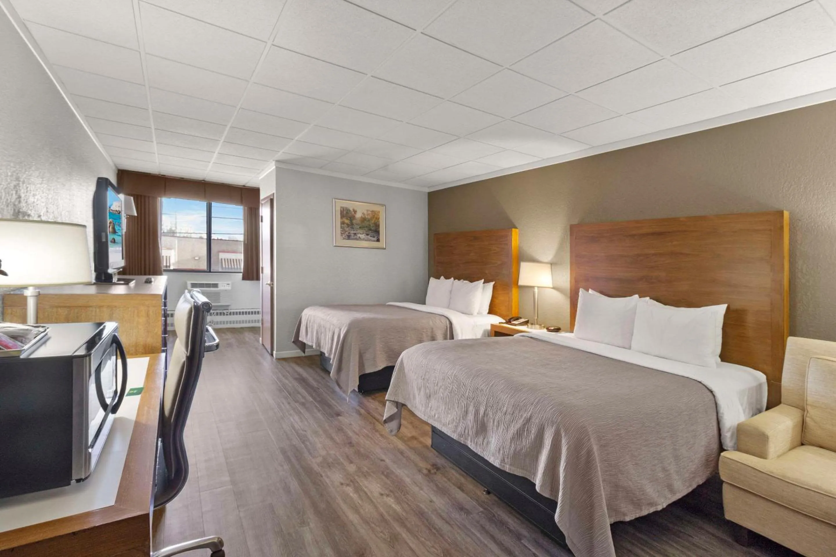 Bedroom, Bed in Quality Inn & Suites Green Bay Downtown