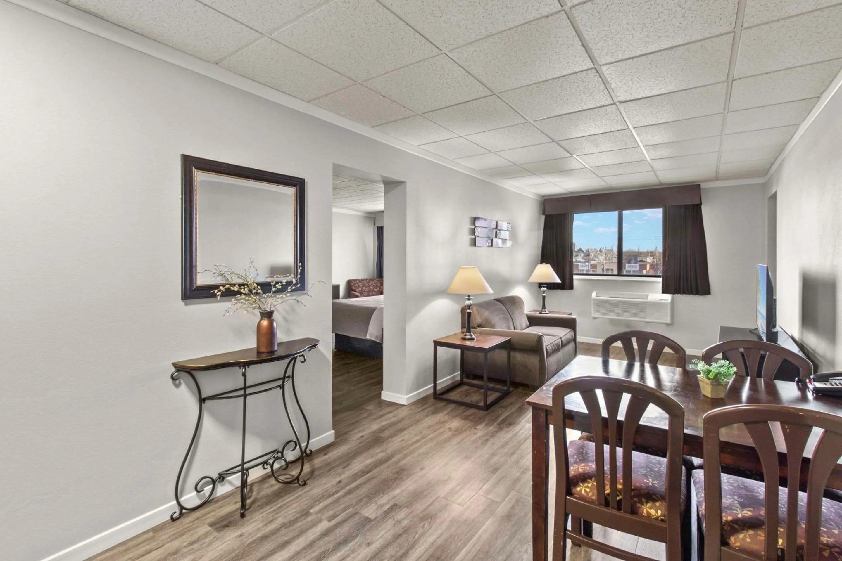 Bedroom in Quality Inn & Suites Green Bay Downtown