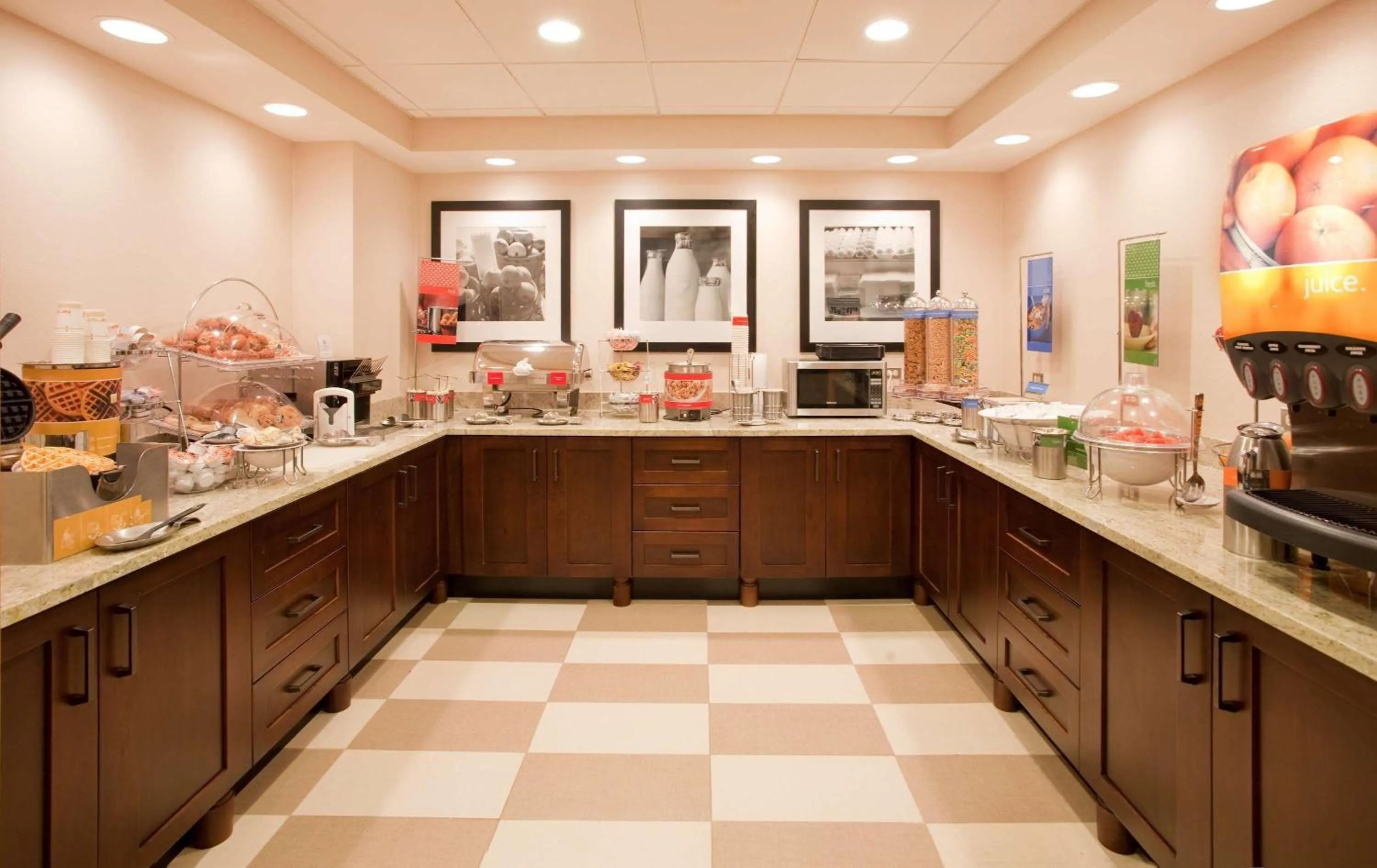 Restaurant/places to eat in Wingate by Wyndham Cranberry