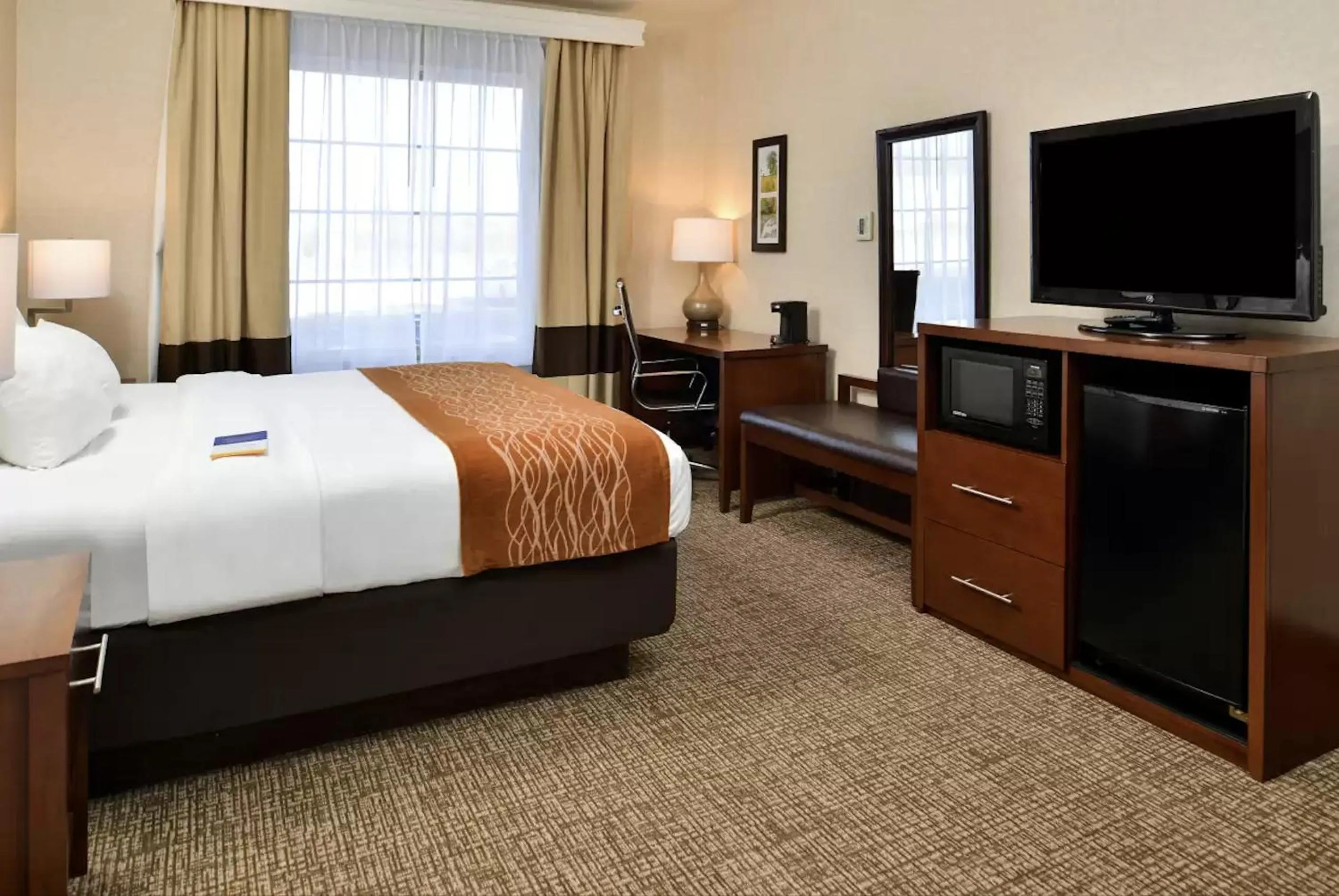 Bed in Comfort Inn & Suites Madison North