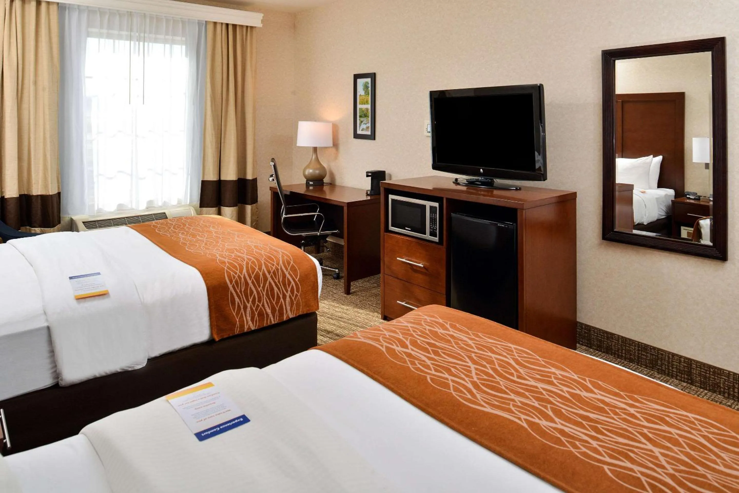 Bedroom, Bed in Comfort Inn & Suites Madison North